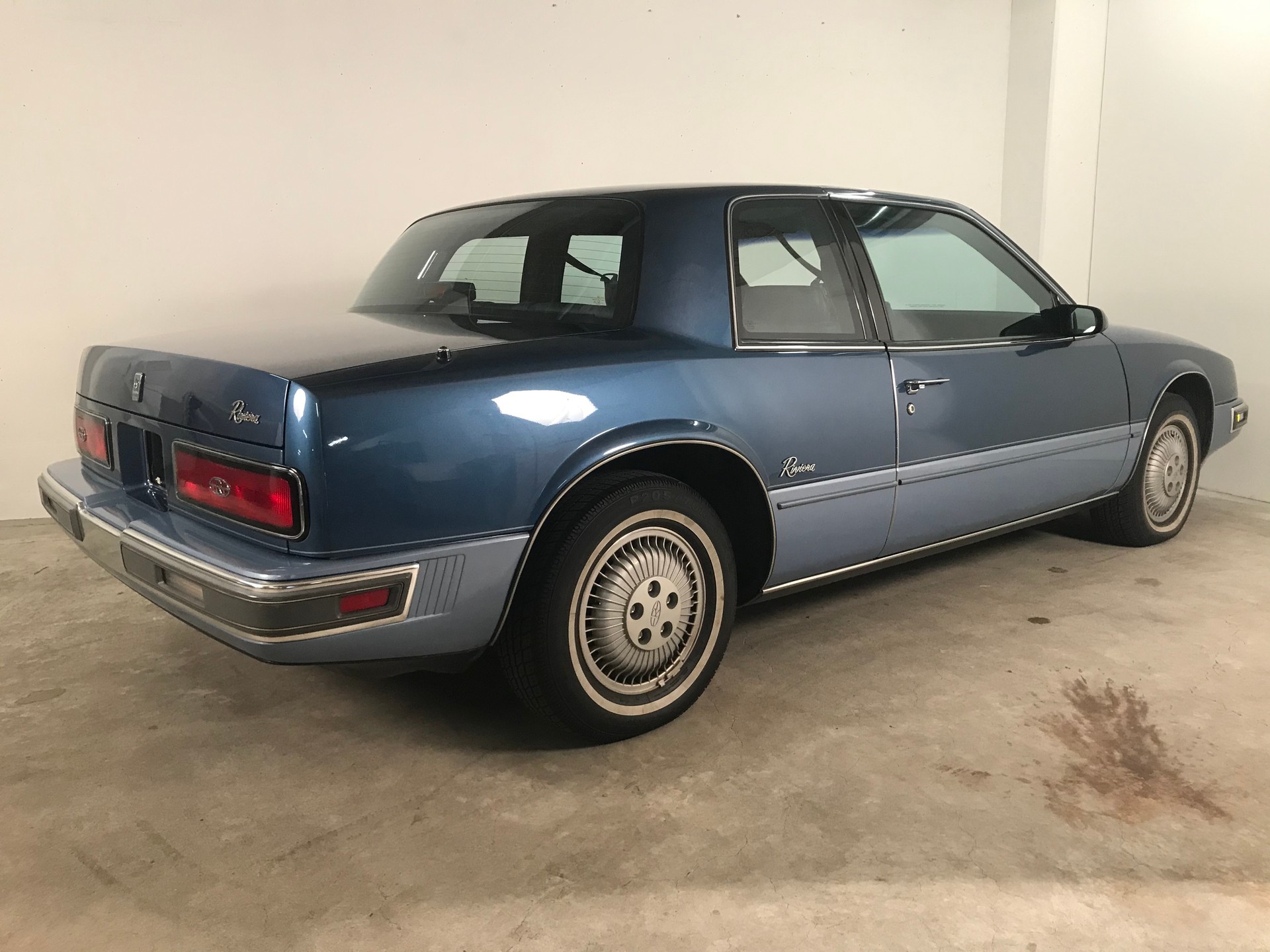 BUICK Buick Riviera 1987, Veteran, 2-Farben Lackierung, Leder, Klima, HiFi, alles original, sehr selten und super gepflegter Zustand-image-9