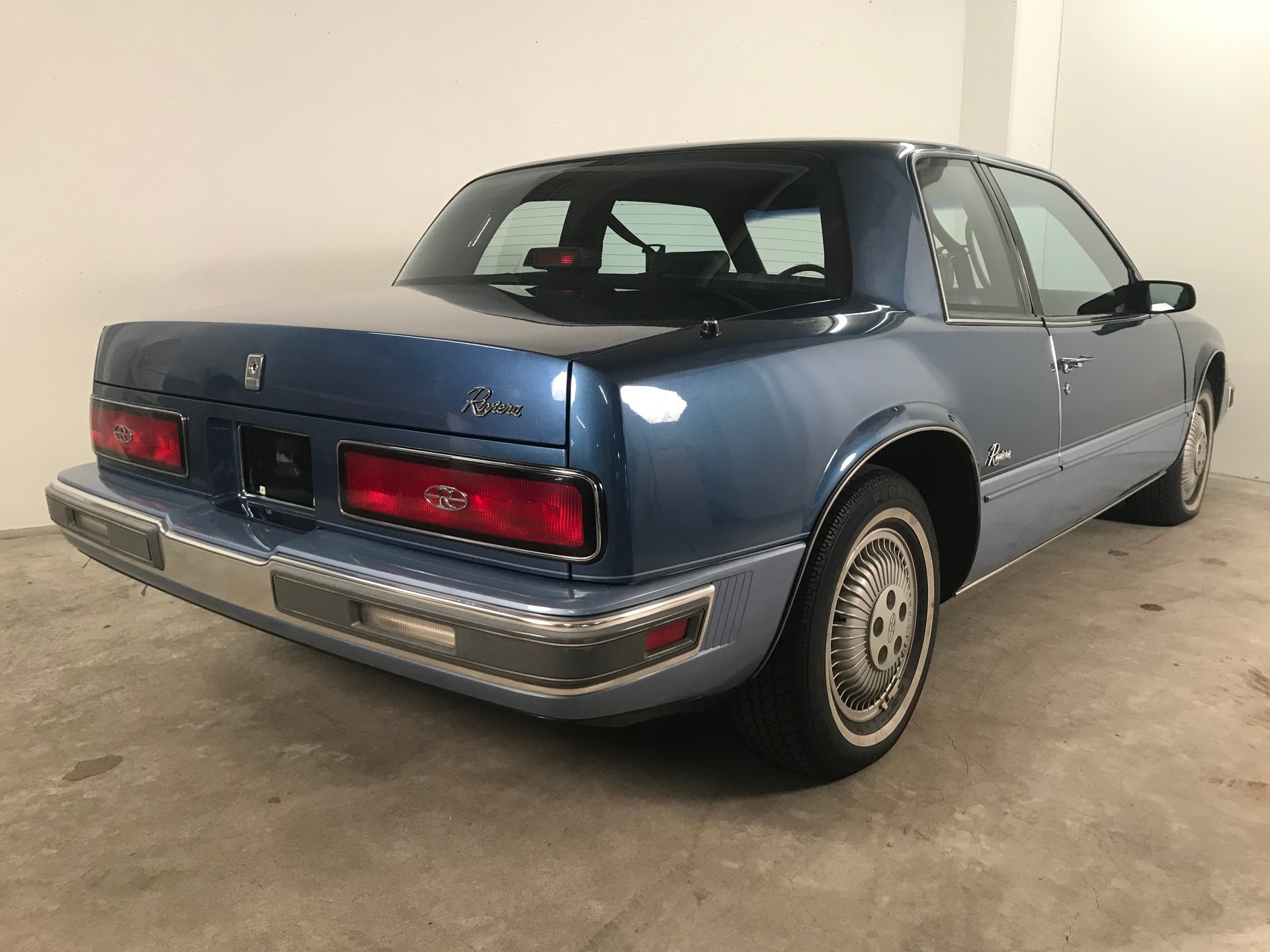 BUICK Buick Riviera 1987, Veteran, 2-Farben Lackierung, Leder, Klima, HiFi, alles original, sehr selten und super gepflegter Zustand-image-6