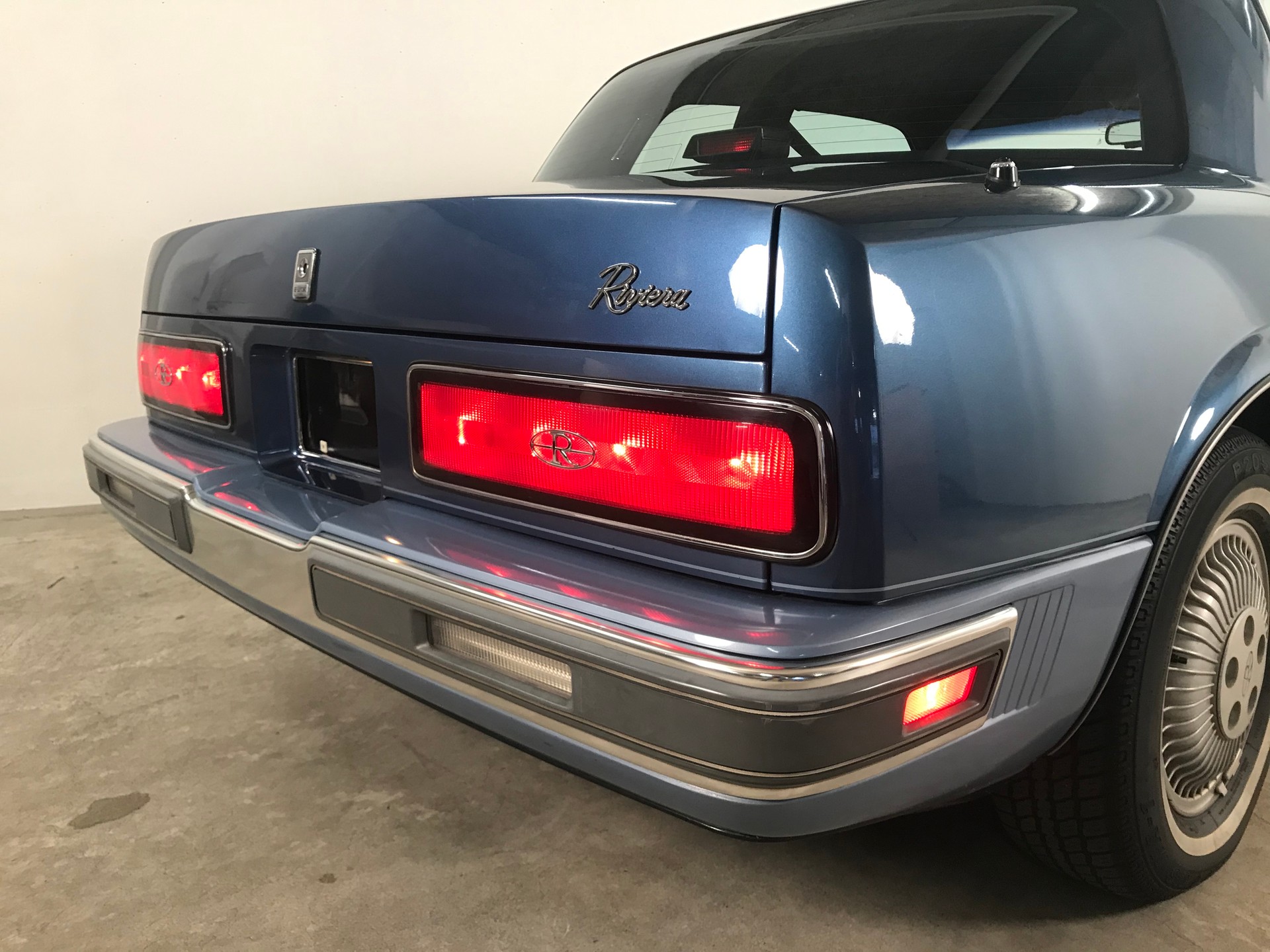 BUICK Buick Riviera 1987, Veteran, 2-Farben Lackierung, Leder, Klima, HiFi, alles original, sehr selten und super gepflegter Zustand-image-10
