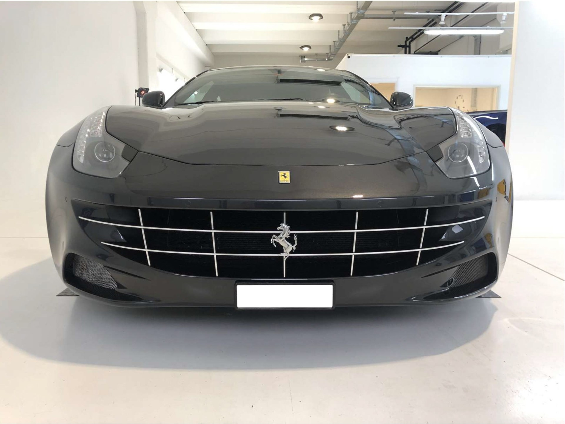 FERRARI FF-image-1