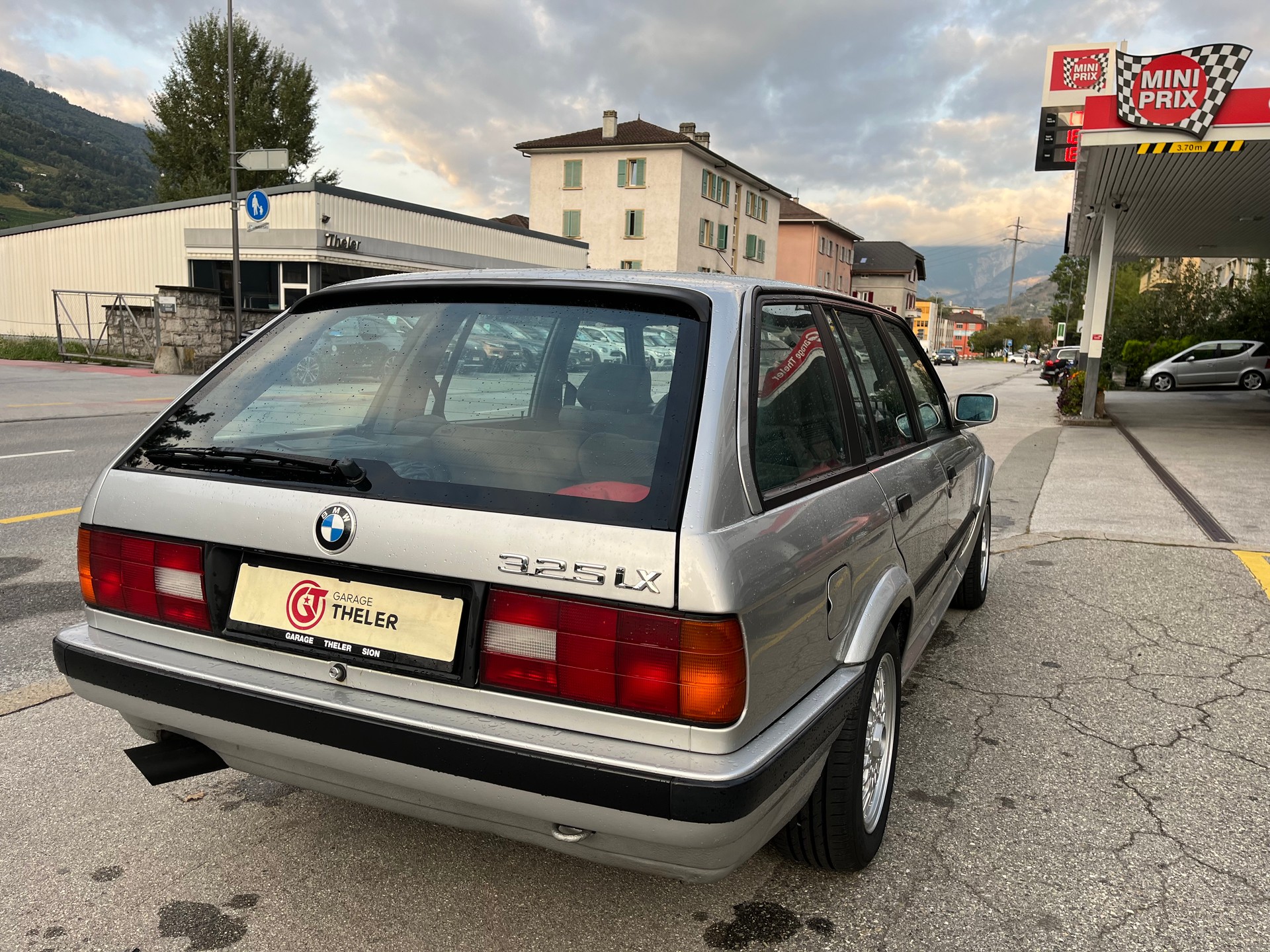 BMW 325iX A Touring AUTOMATIQUE-image-4