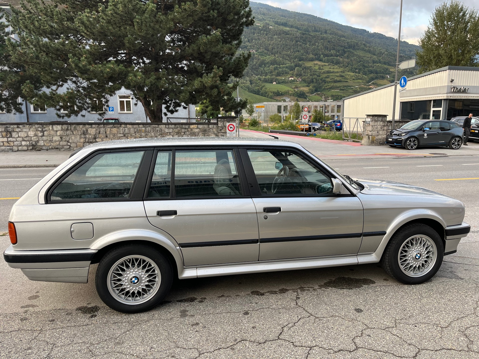 BMW 325iX A Touring AUTOMATIQUE-image-8