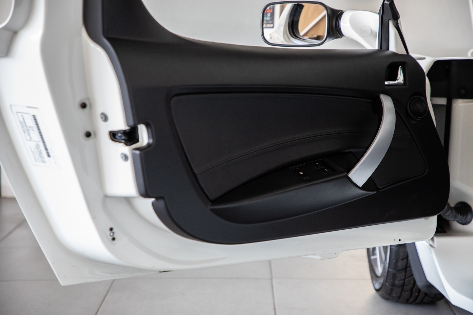 TESLA Roadster with all new battery-image-16
