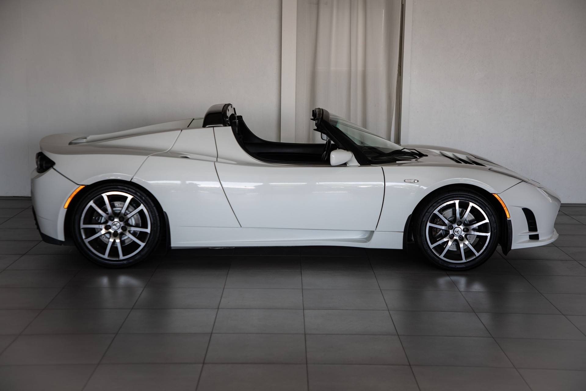 TESLA Roadster with all new battery-image-4