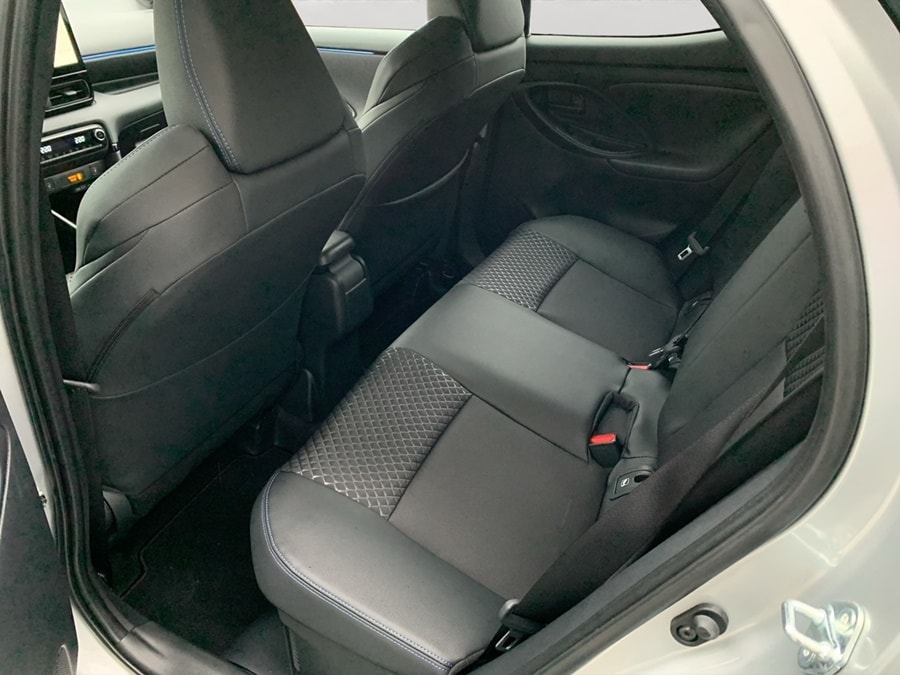 TOYOTA Yaris 1.5 Premium e-CVT-image-6