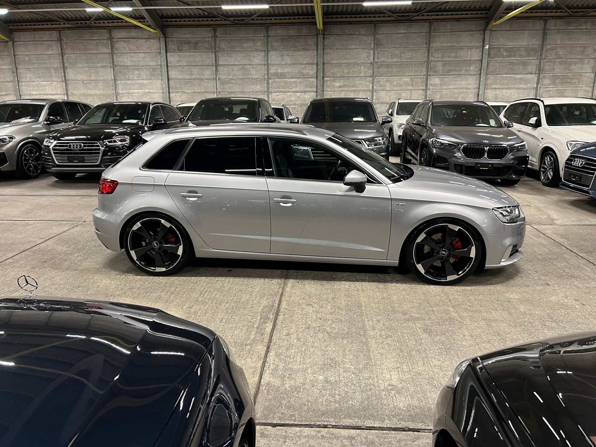 AUDI A3 Sportback 2.0 TDI S-LINE S-tronic quattro-image-4