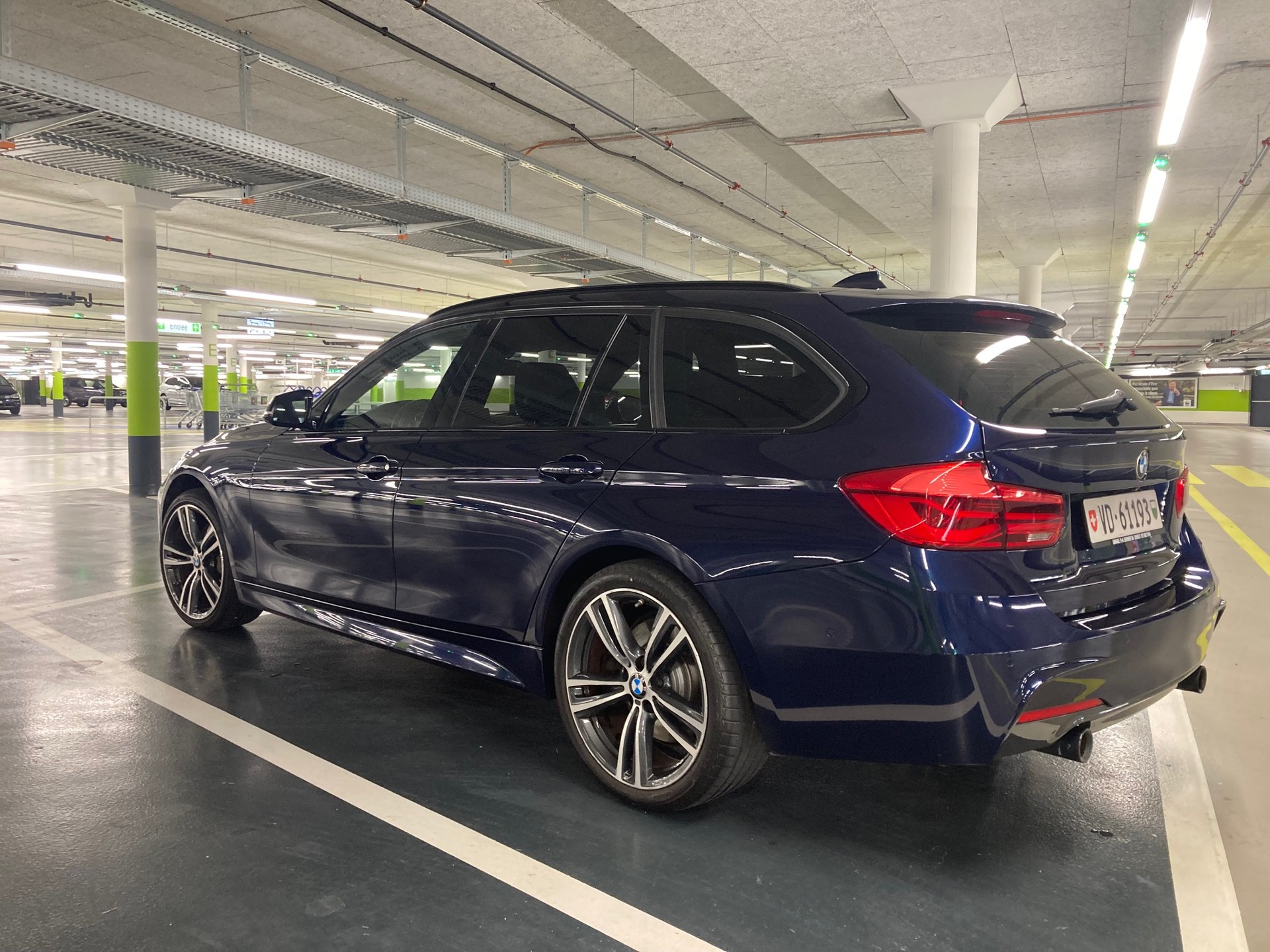 BMW 340i xDrive Touring M Sport Steptronic-image-2
