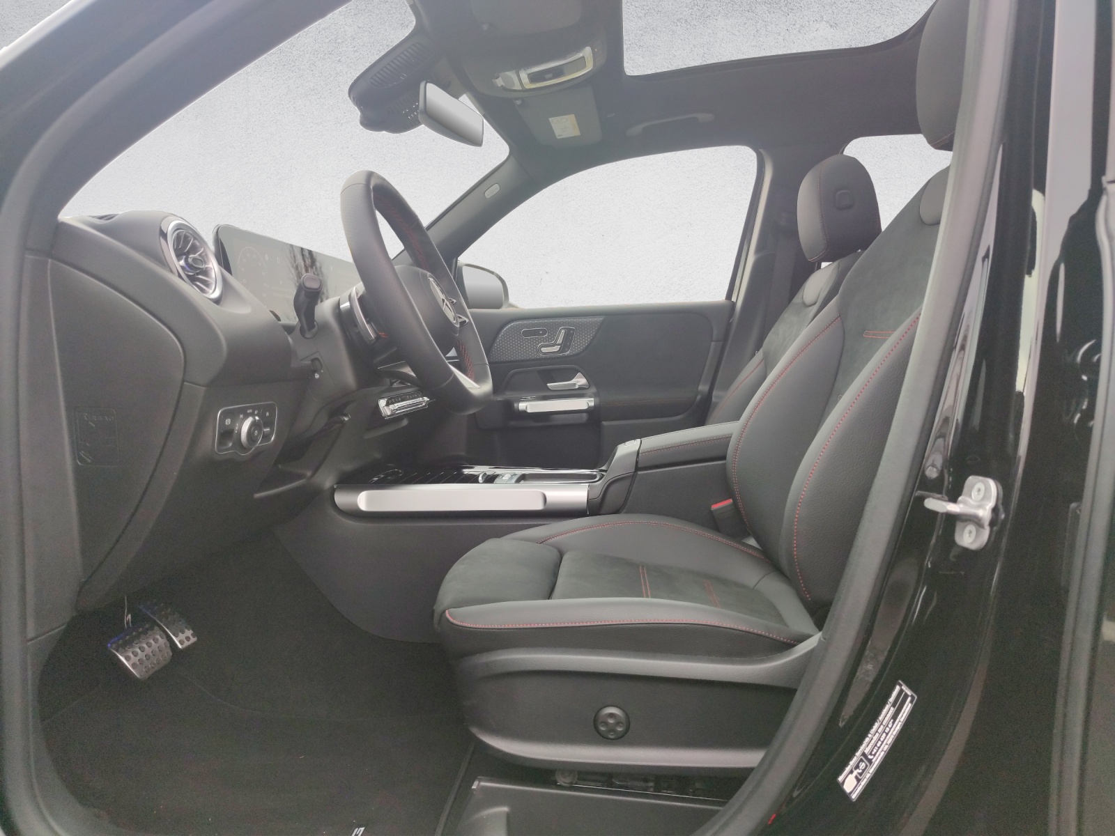 MERCEDES-BENZ GLB 200 AMG Line-image-9