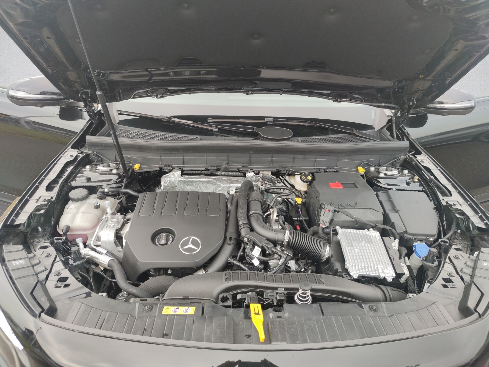 MERCEDES-BENZ GLB 200 AMG Line-image-8