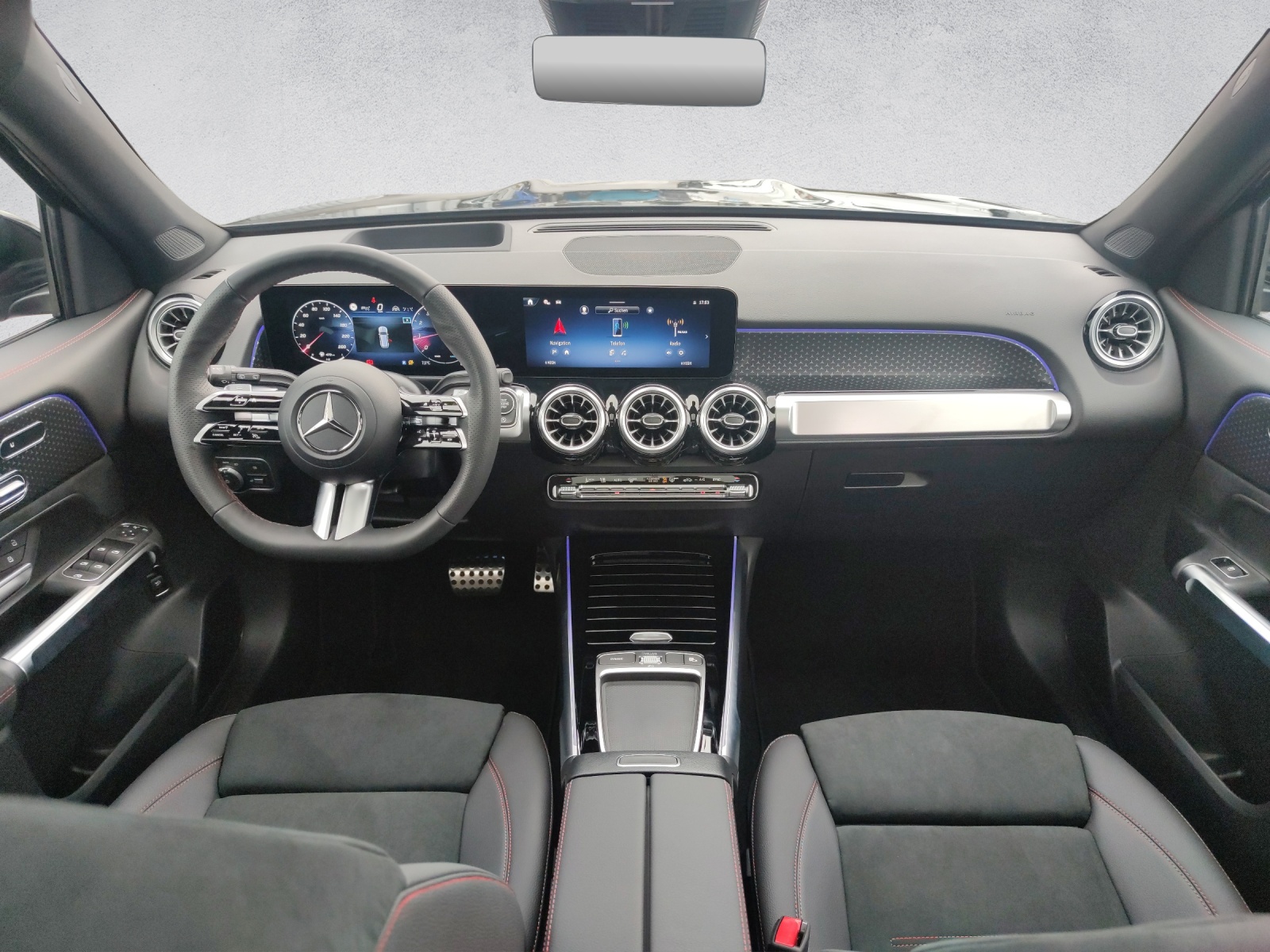 MERCEDES-BENZ GLB 200 AMG Line-image-13
