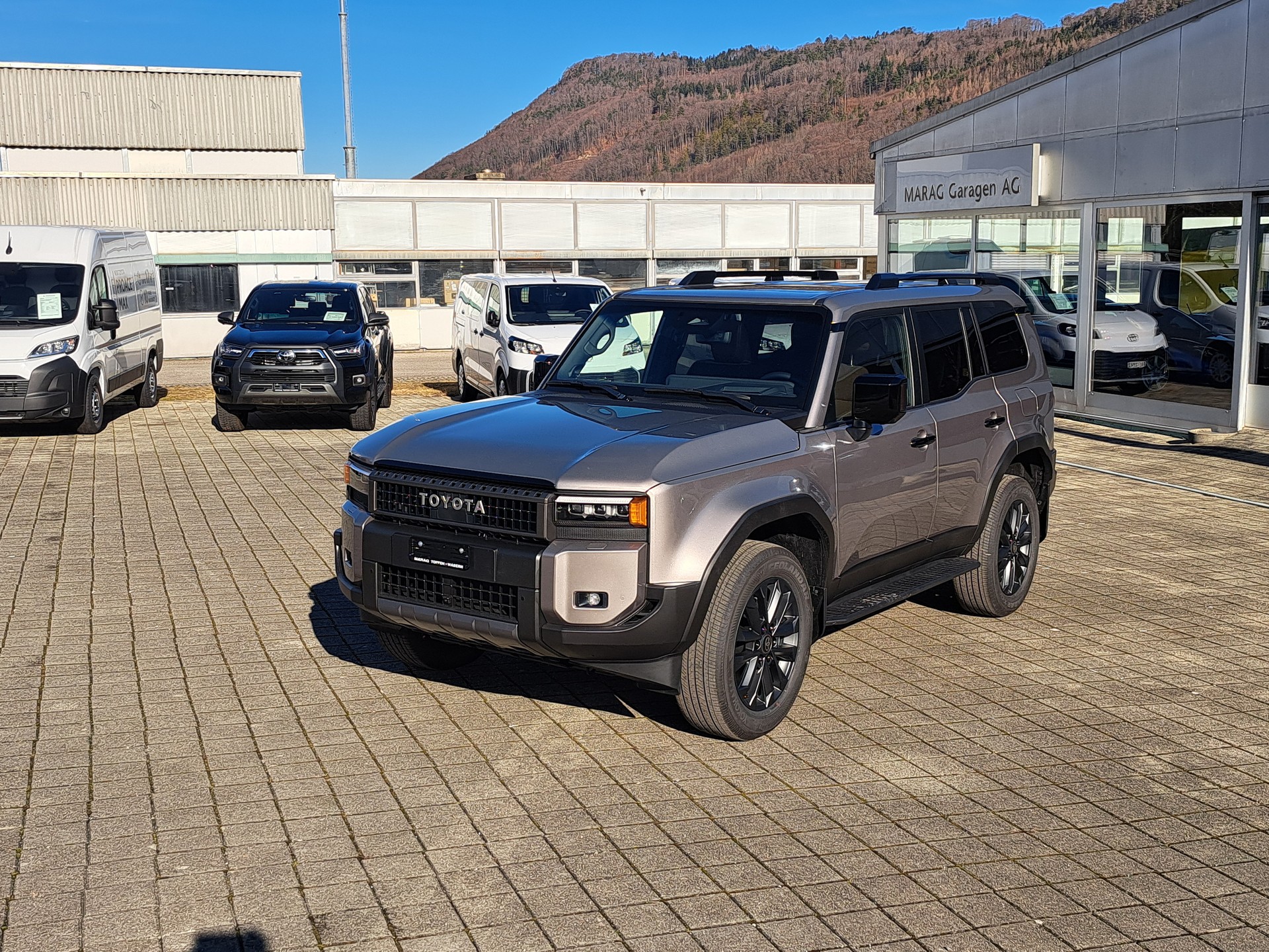 TOYOTA Land Cruiser 2.8TD 48V Invincible-image-1