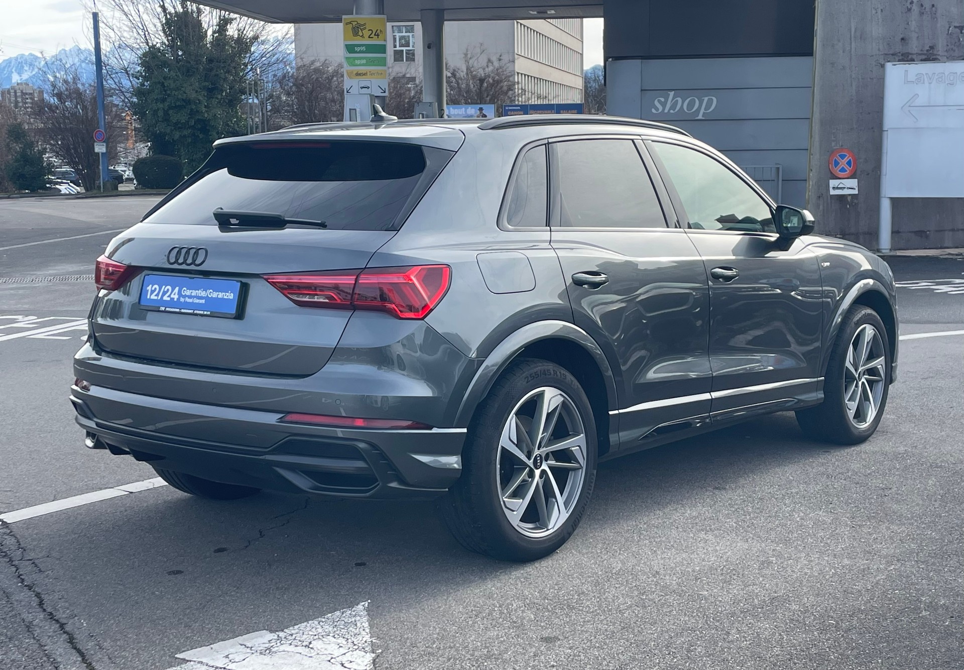 AUDI Q3 40 TFSI S line quattro S-tronic-showroom-element-3