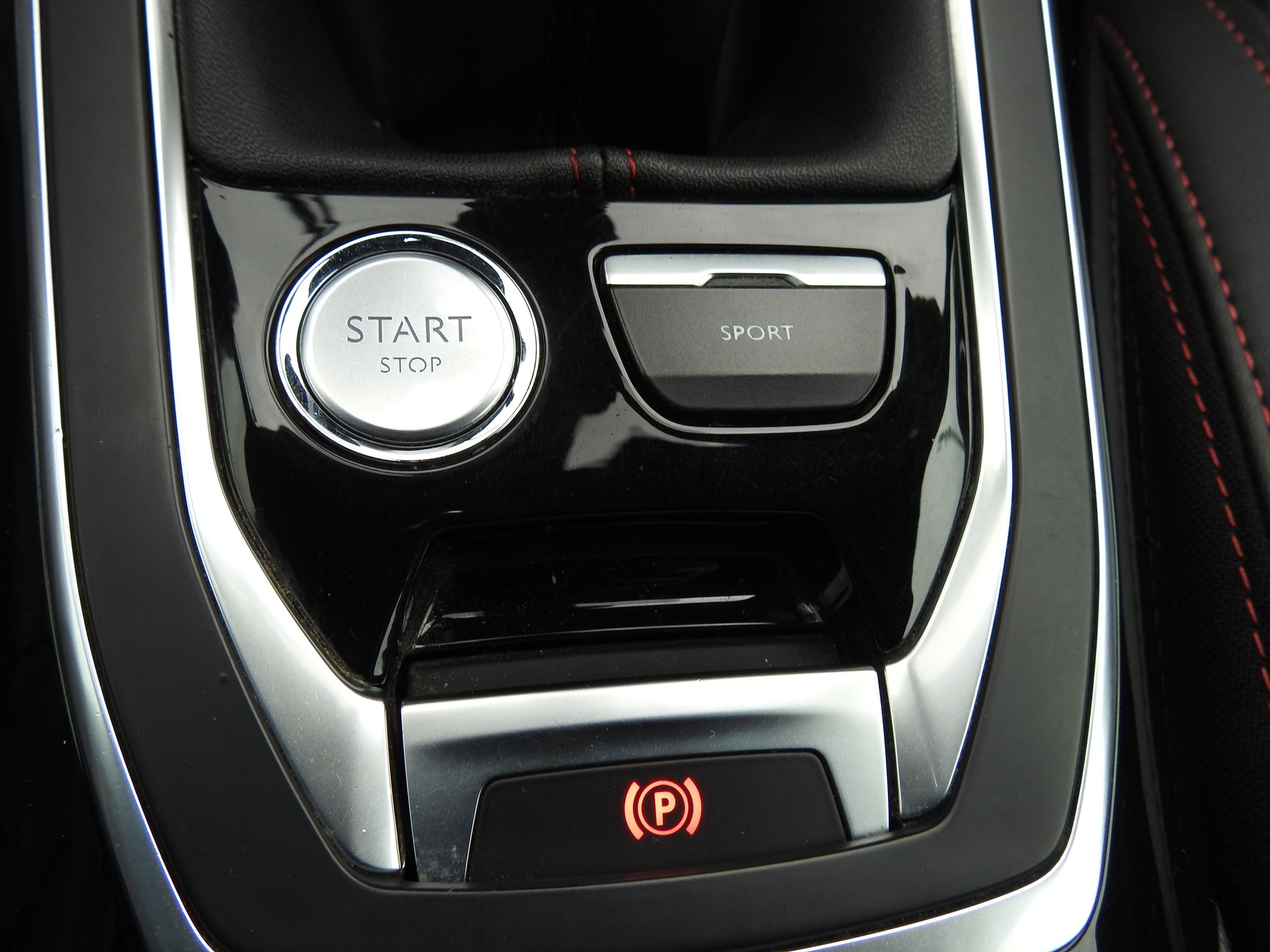 PEUGEOT 308 1.6 THP GTi-image-11