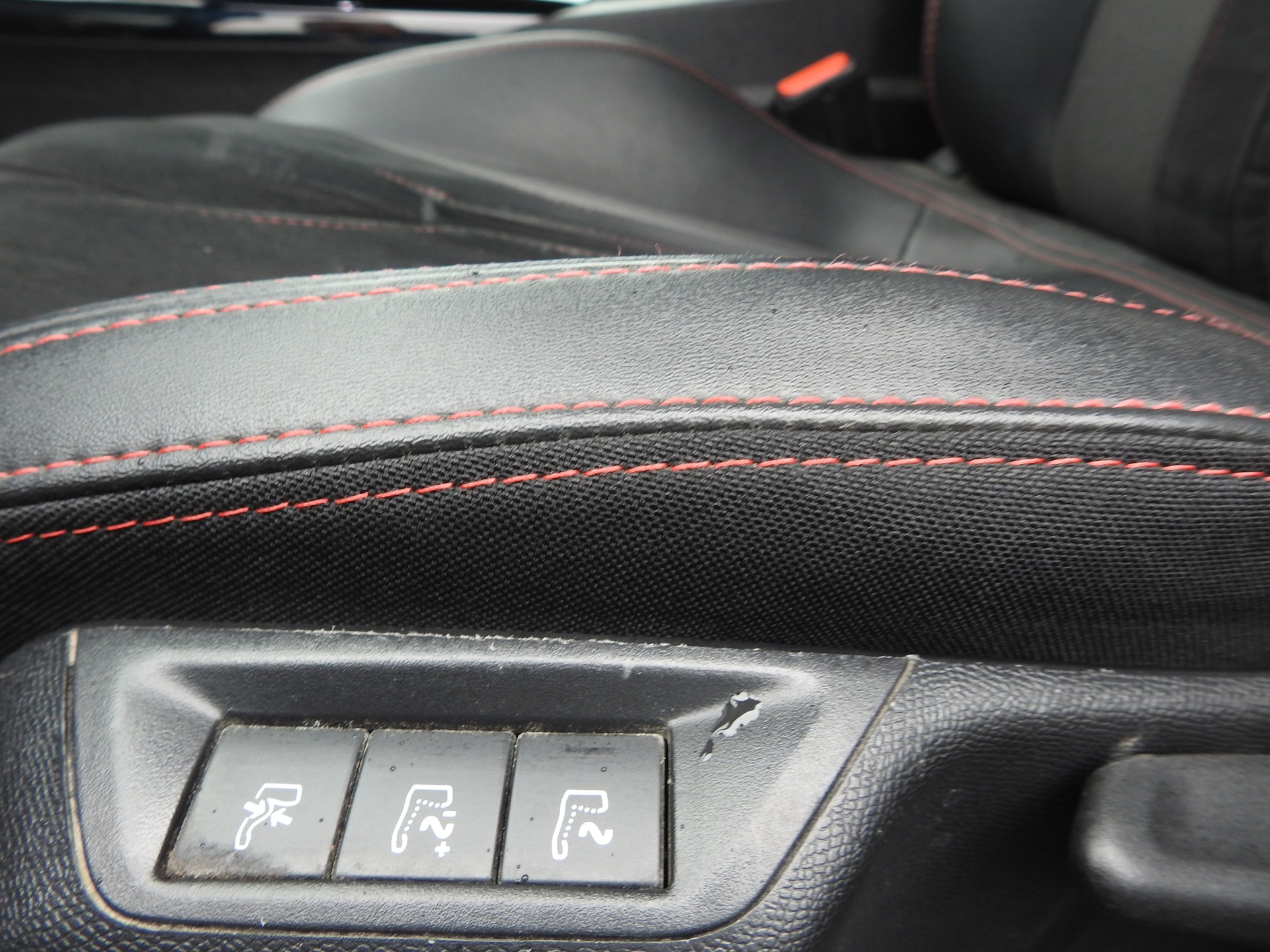 PEUGEOT 308 1.6 THP GTi-image-5