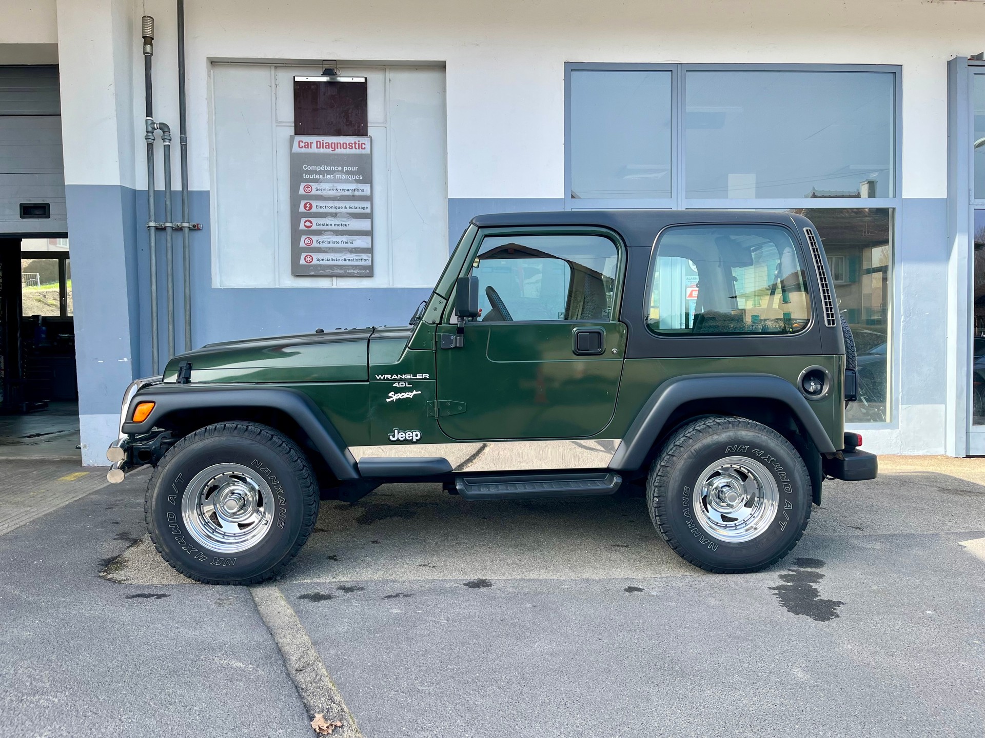 JEEP Wrangler 4.0 Sport Hardtop-showroom-element-1