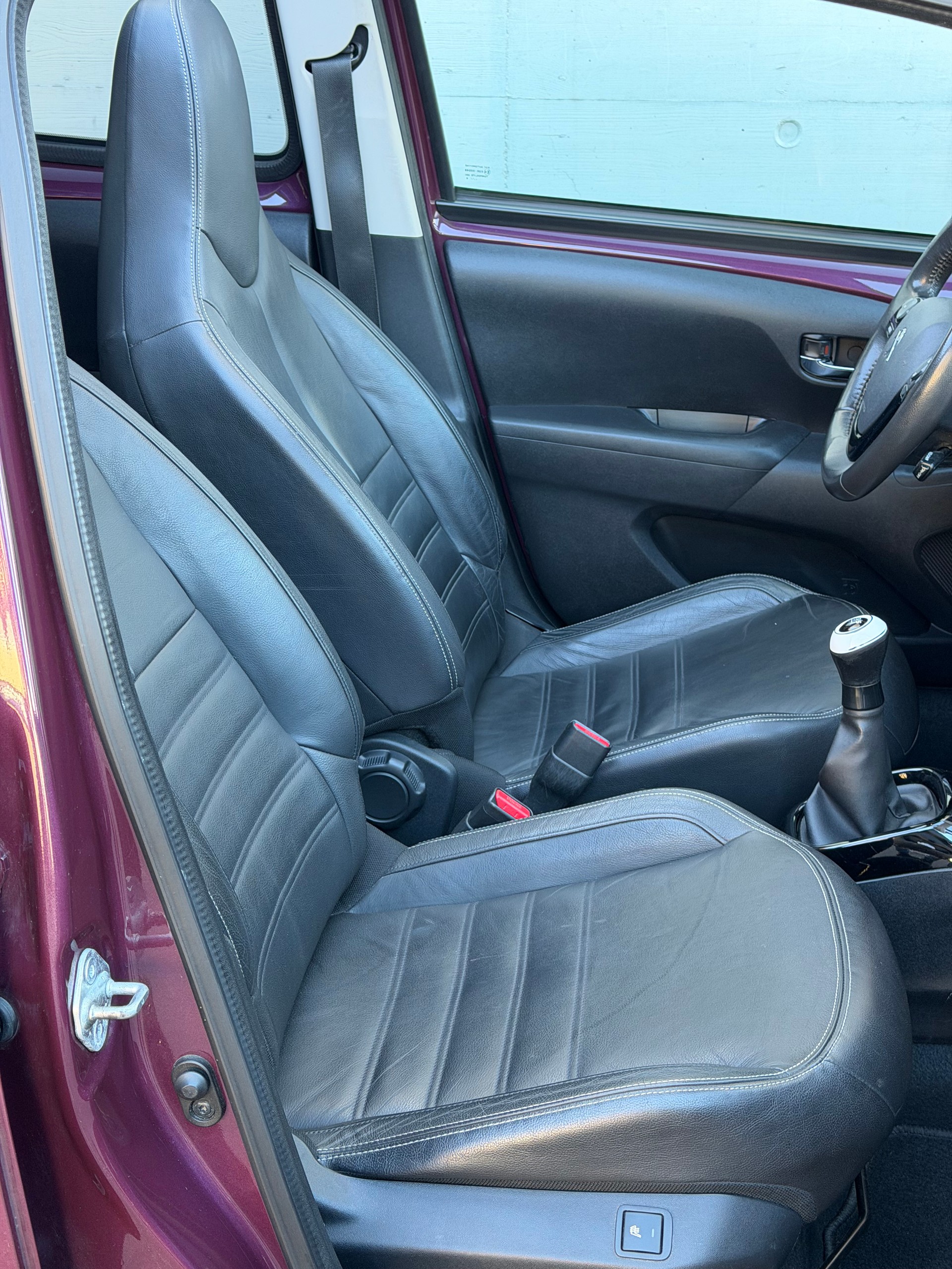 PEUGEOT 108 1.2 VTi Allure-image-7