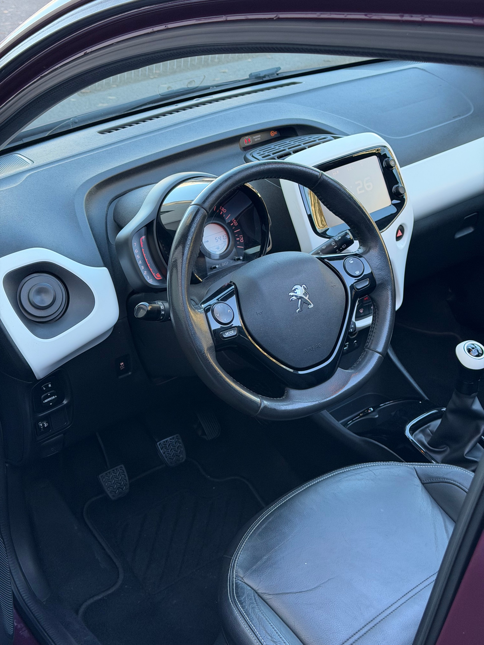 PEUGEOT 108 1.2 VTi Allure-image-8
