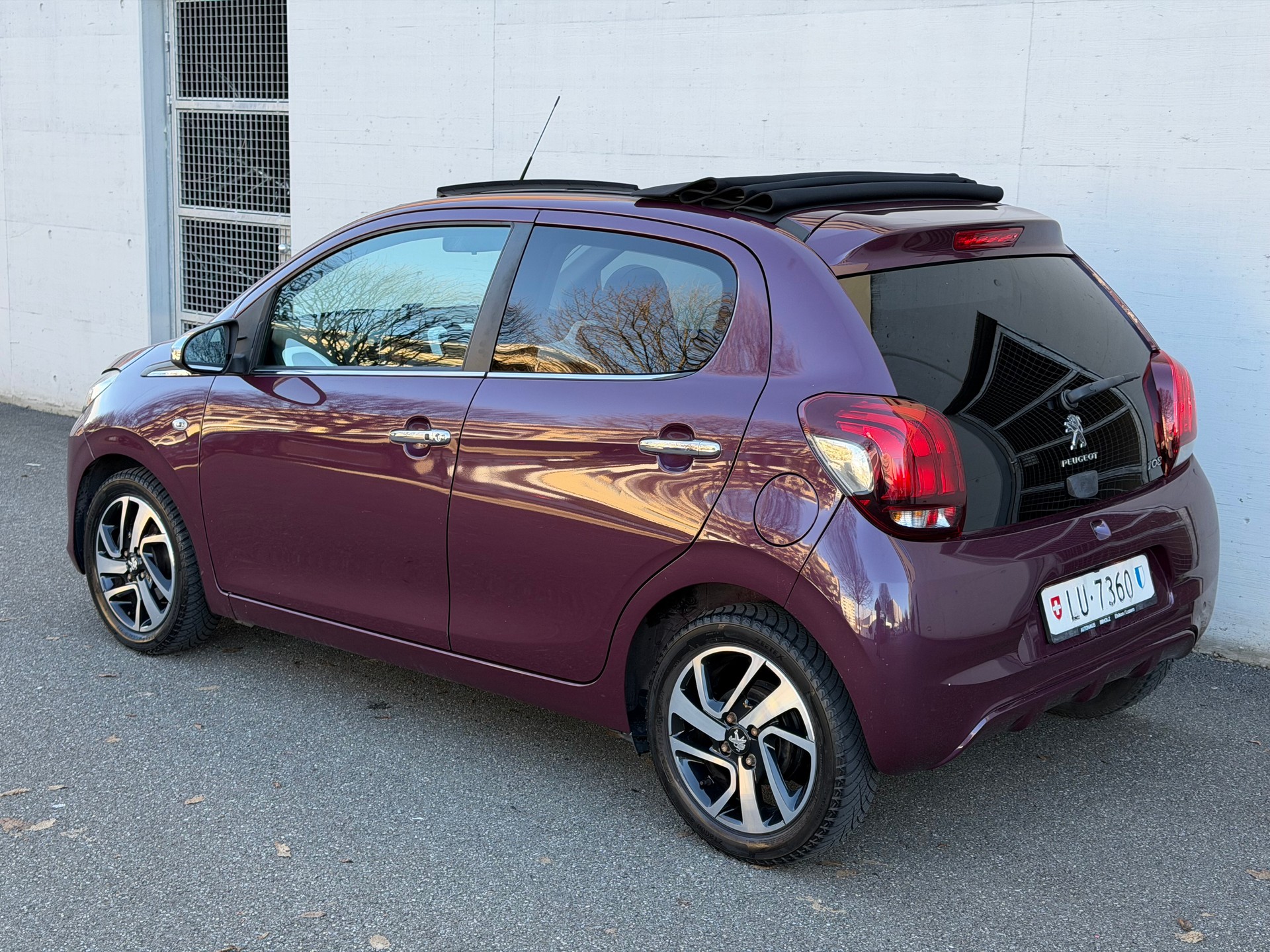 PEUGEOT 108 1.2 VTi Allure-image-4
