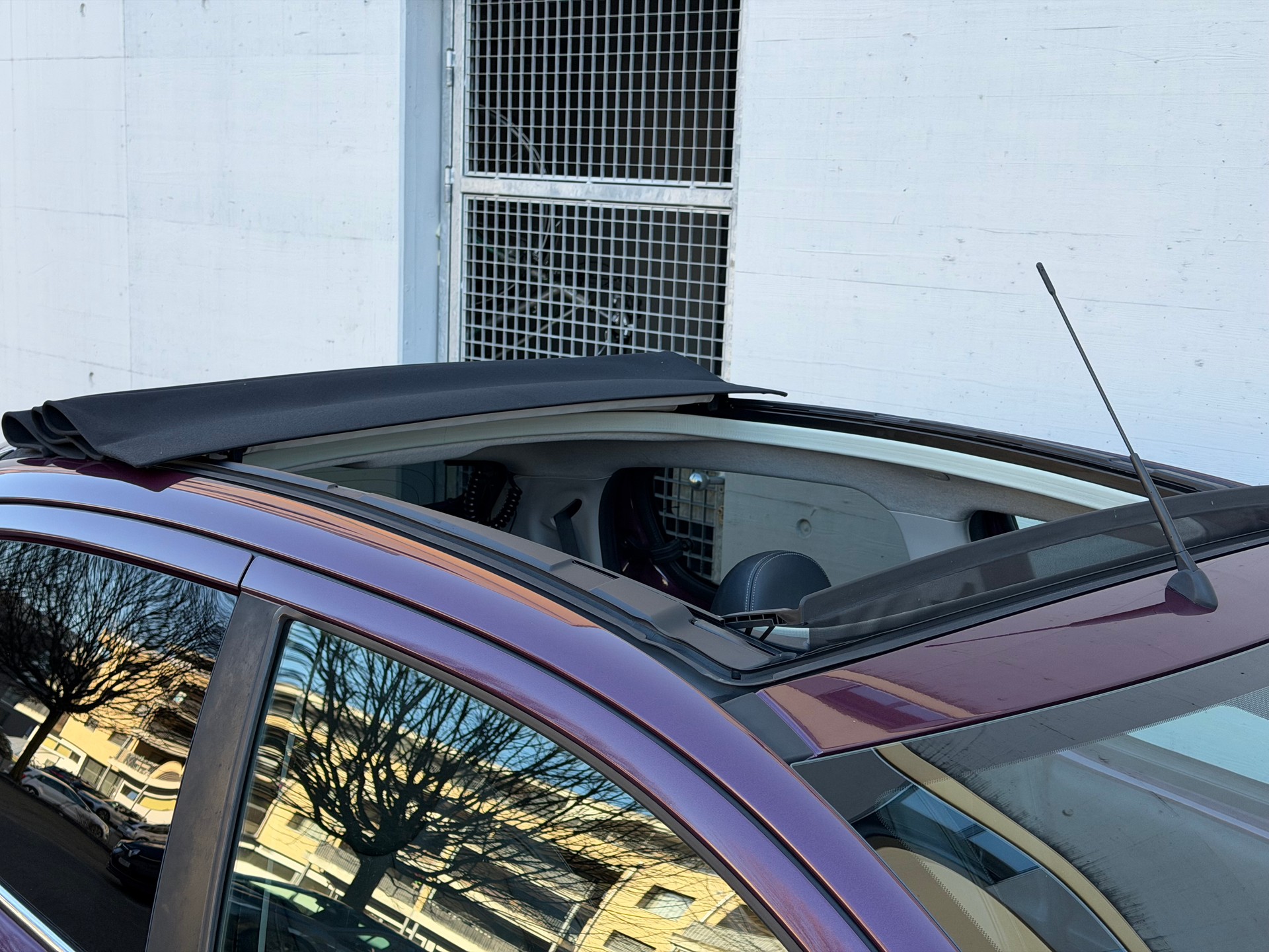PEUGEOT 108 1.2 VTi Allure-image-9