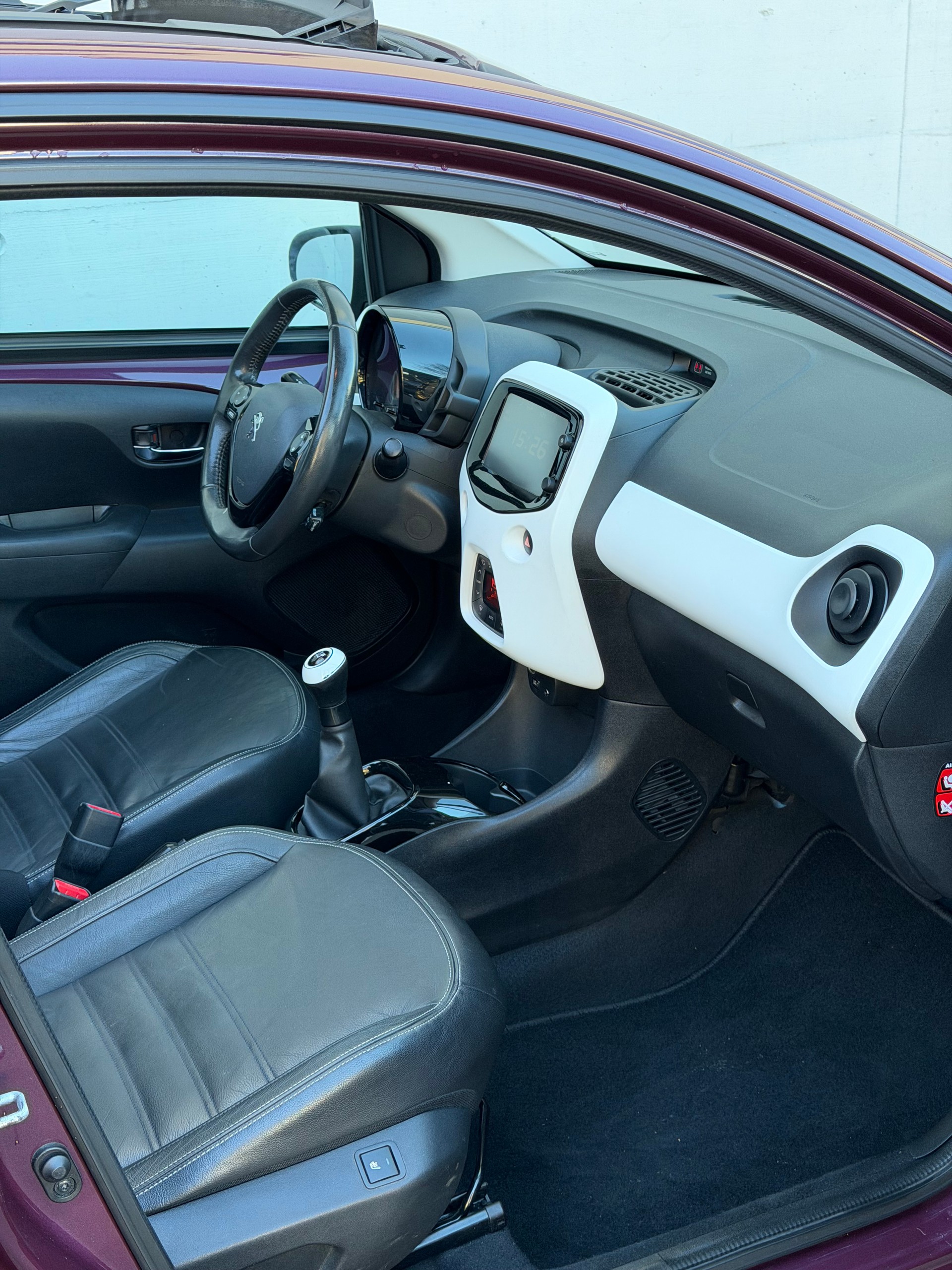 PEUGEOT 108 1.2 VTi Allure-image-6