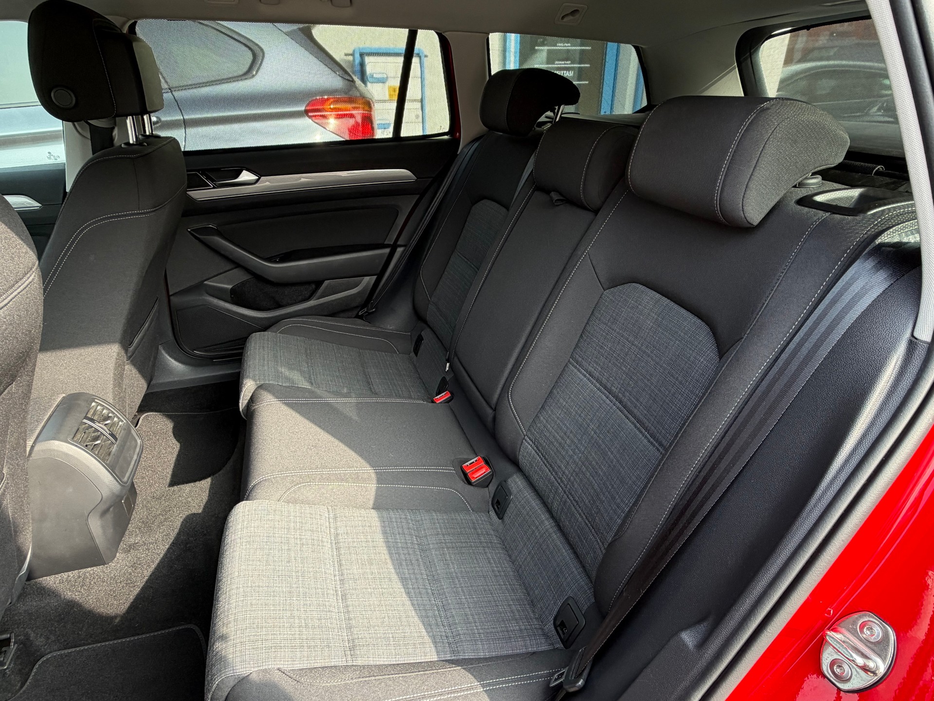 VW Passat 2.0 TDI BMT Business DSG-image-15