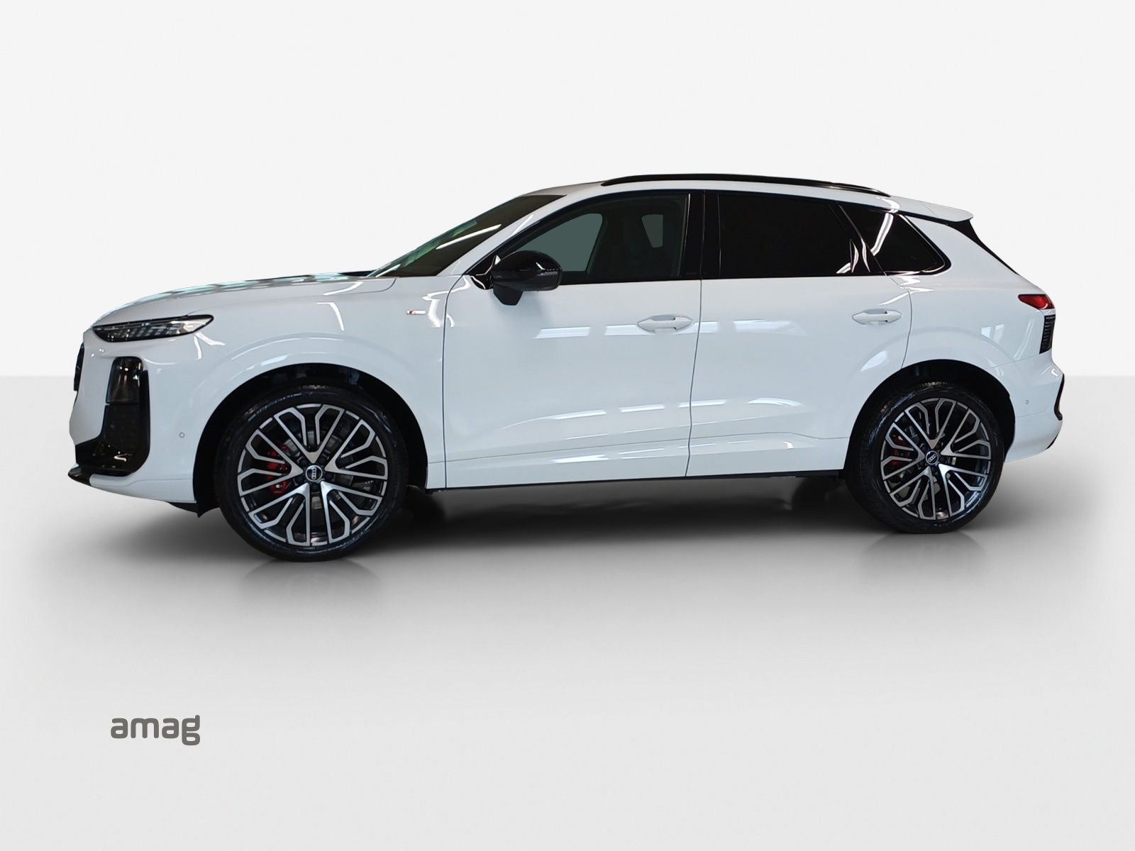 AUDI Q3 SUV 110 kW TFSI S tronic-showroom-element-1