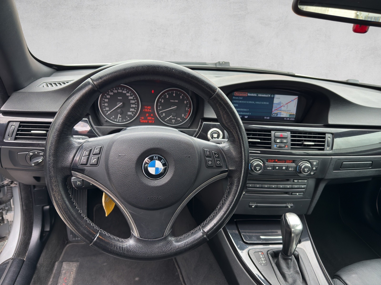 BMW 325i Cabriolet Steptronic-image-8