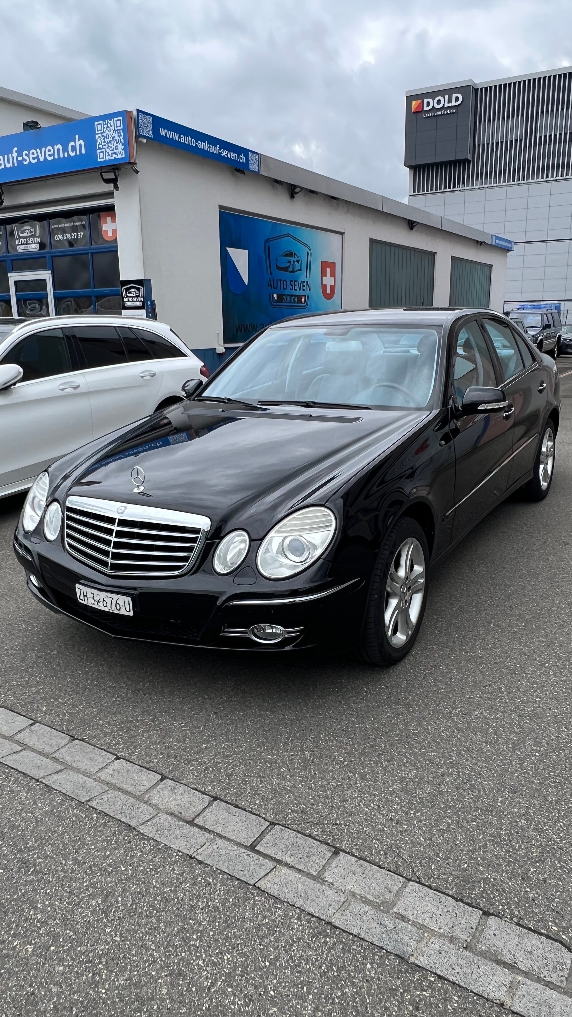 MERCEDES-BENZ E 280 Avantgarde 4Matic Automatic-image-13