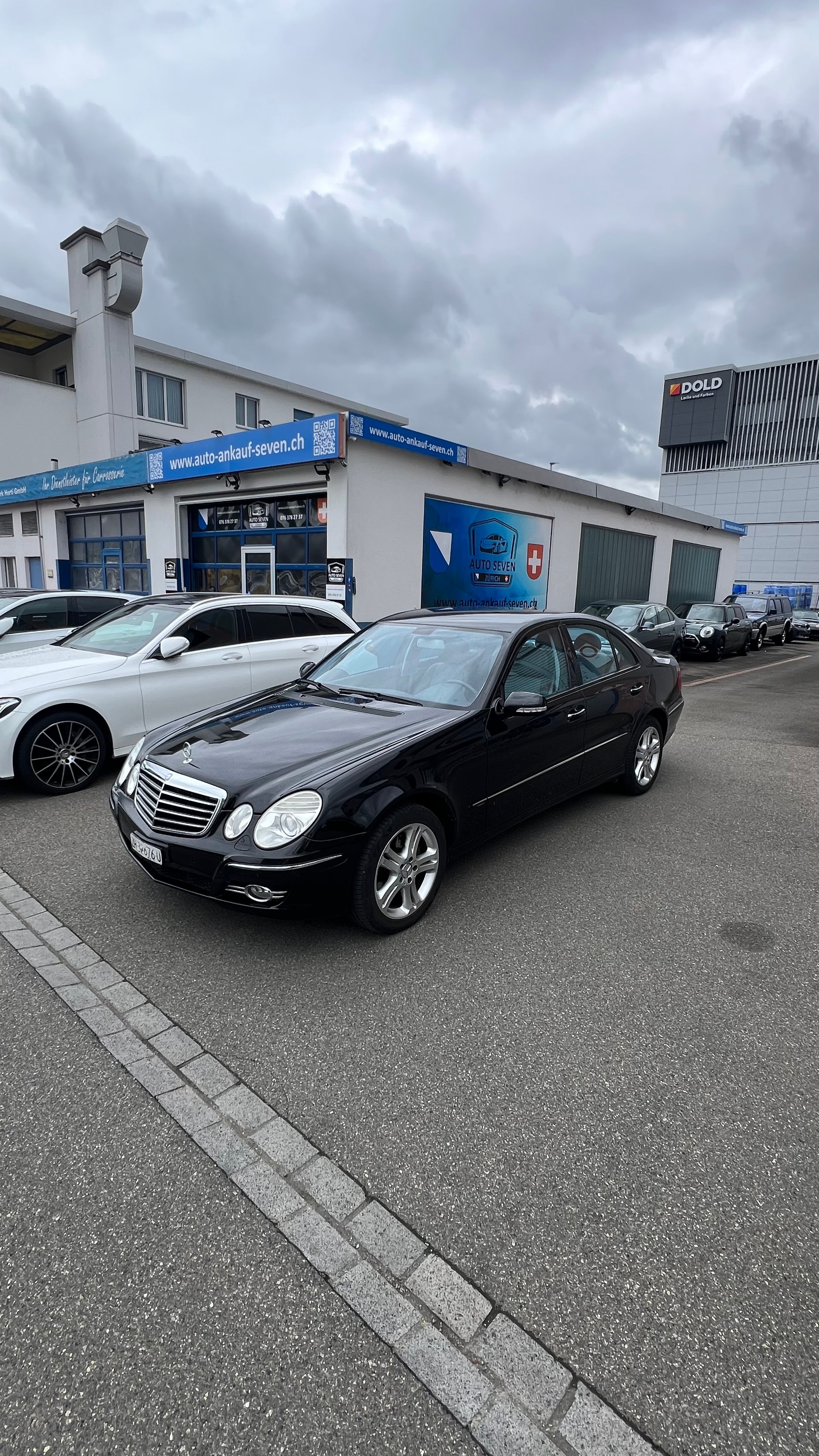 MERCEDES-BENZ E 280 Avantgarde 4Matic Automatic-image-2