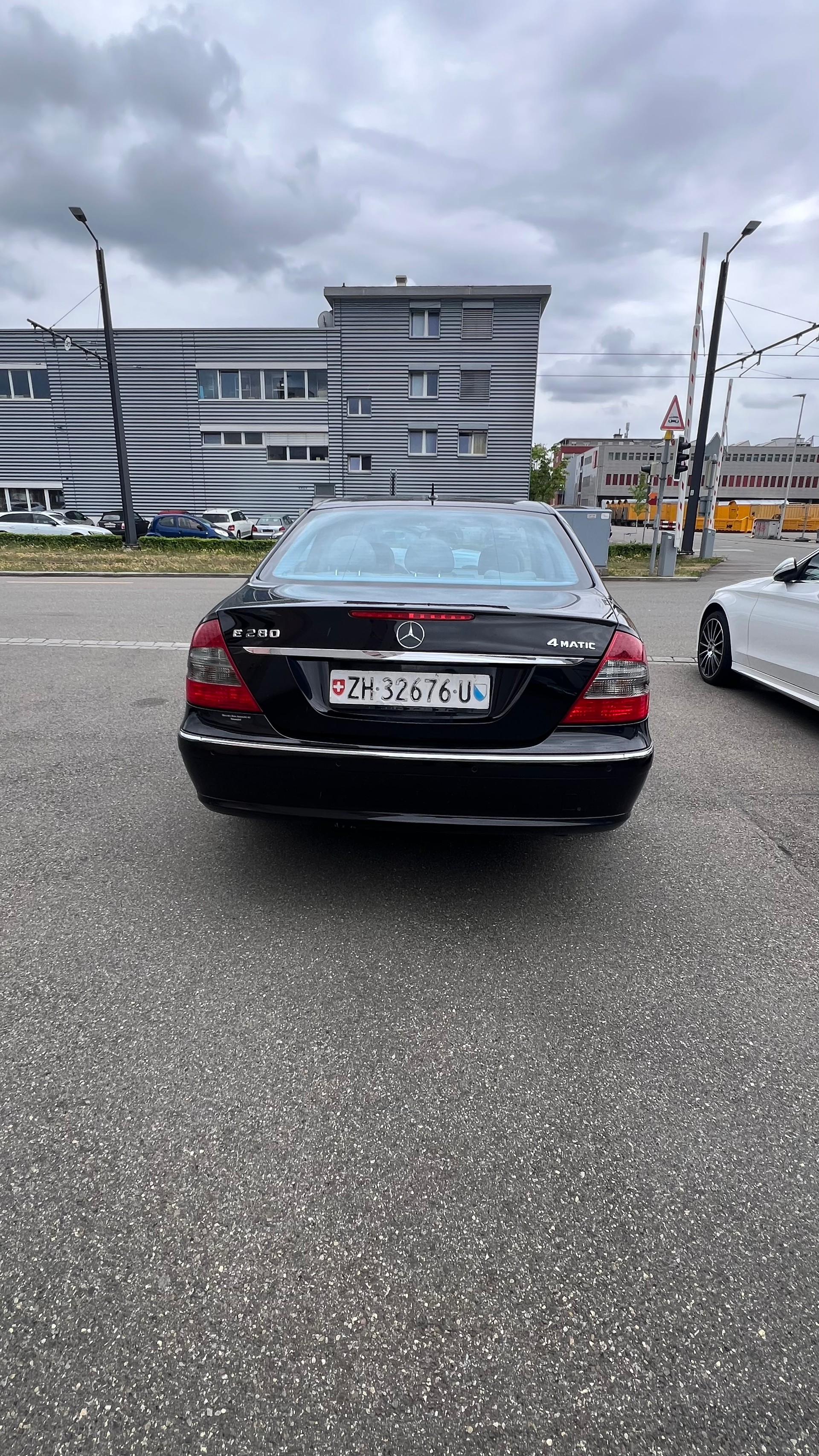 MERCEDES-BENZ E 280 Avantgarde 4Matic Automatic-image-5