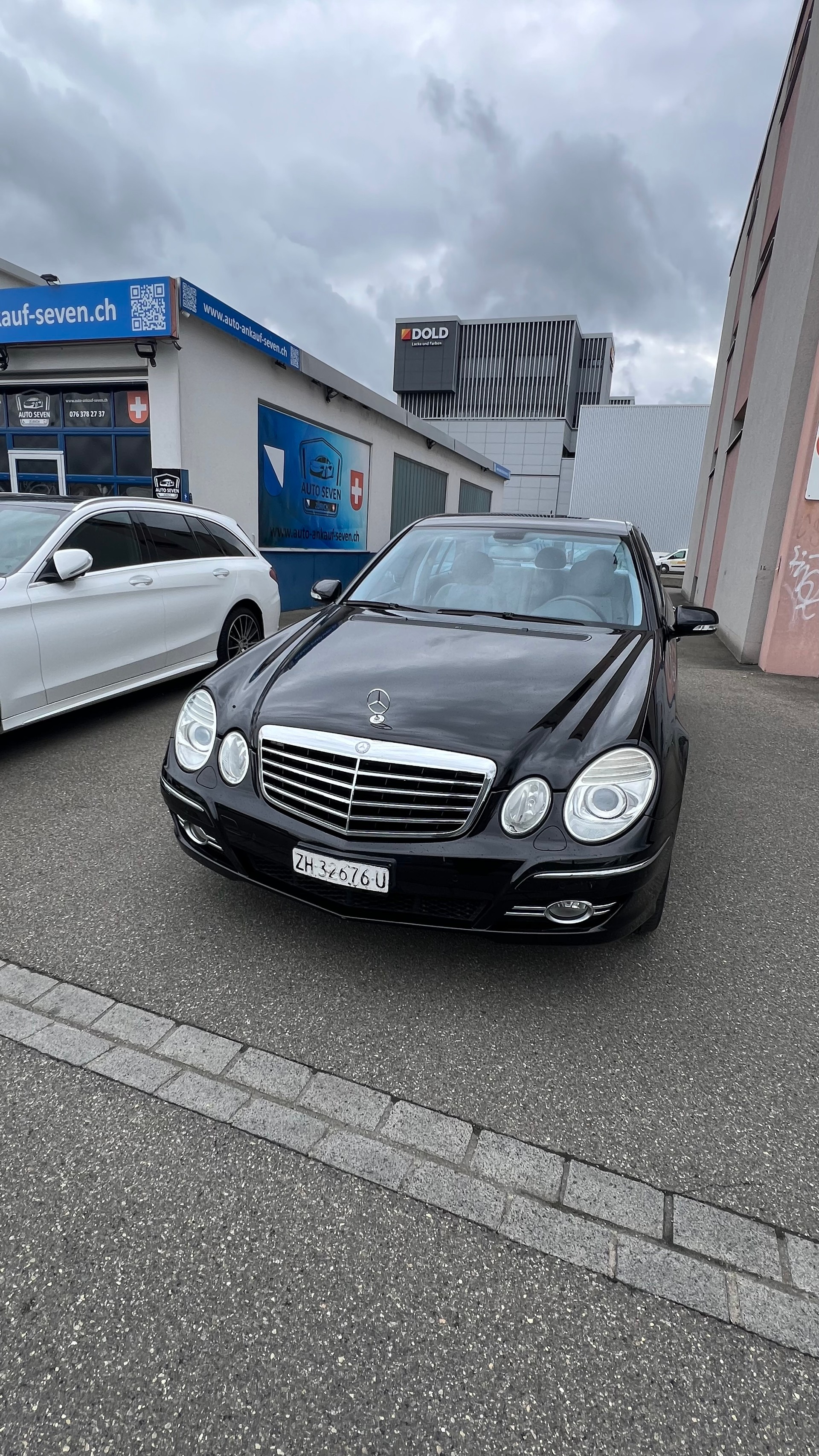 MERCEDES-BENZ E 280 Avantgarde 4Matic Automatic-image-4