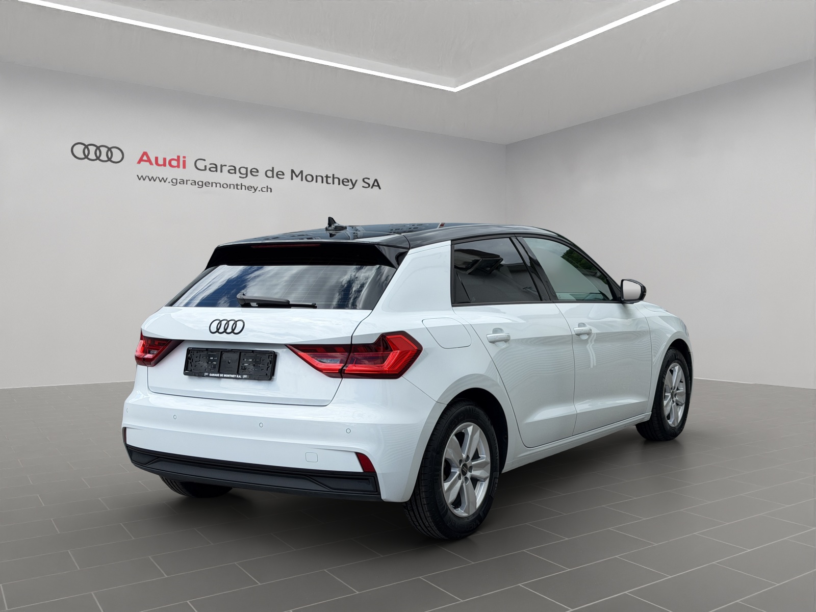 AUDI A1 Sportback 30 TFSI Attraction S-tronic-image-2