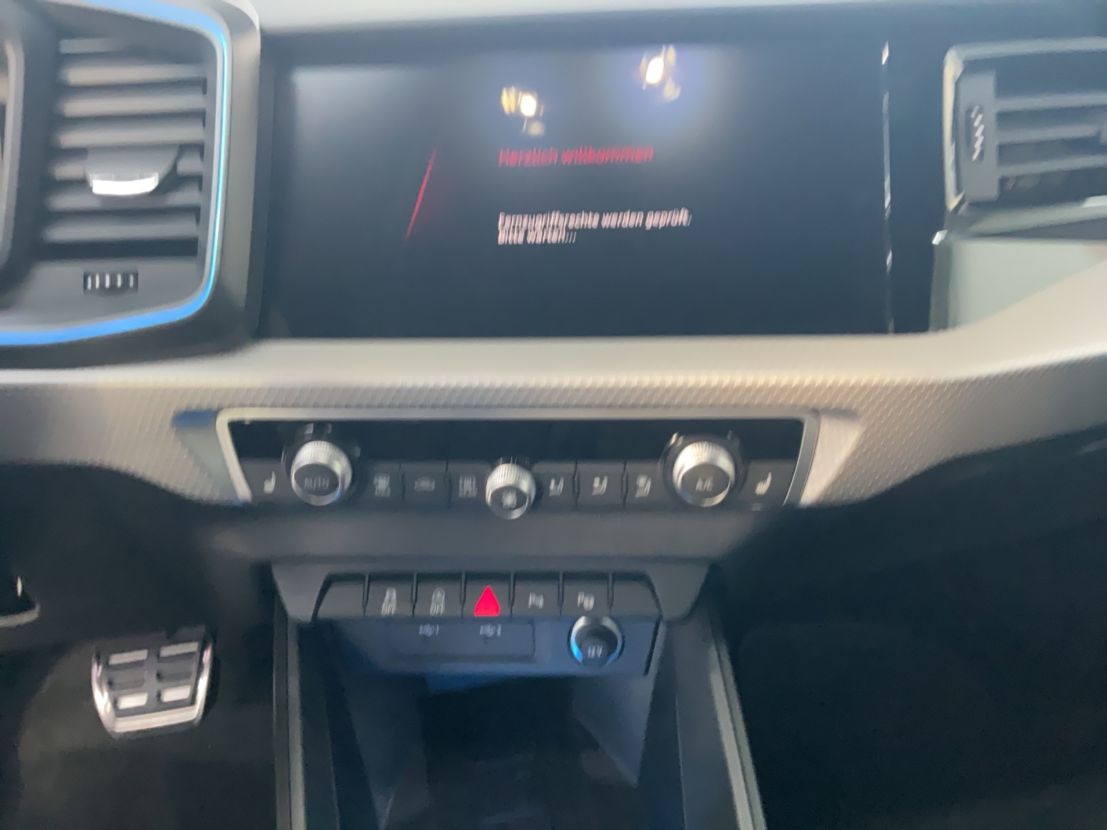 AUDI A1 Sportback 30 TFSI S Line Attraction S-tronic-image-10
