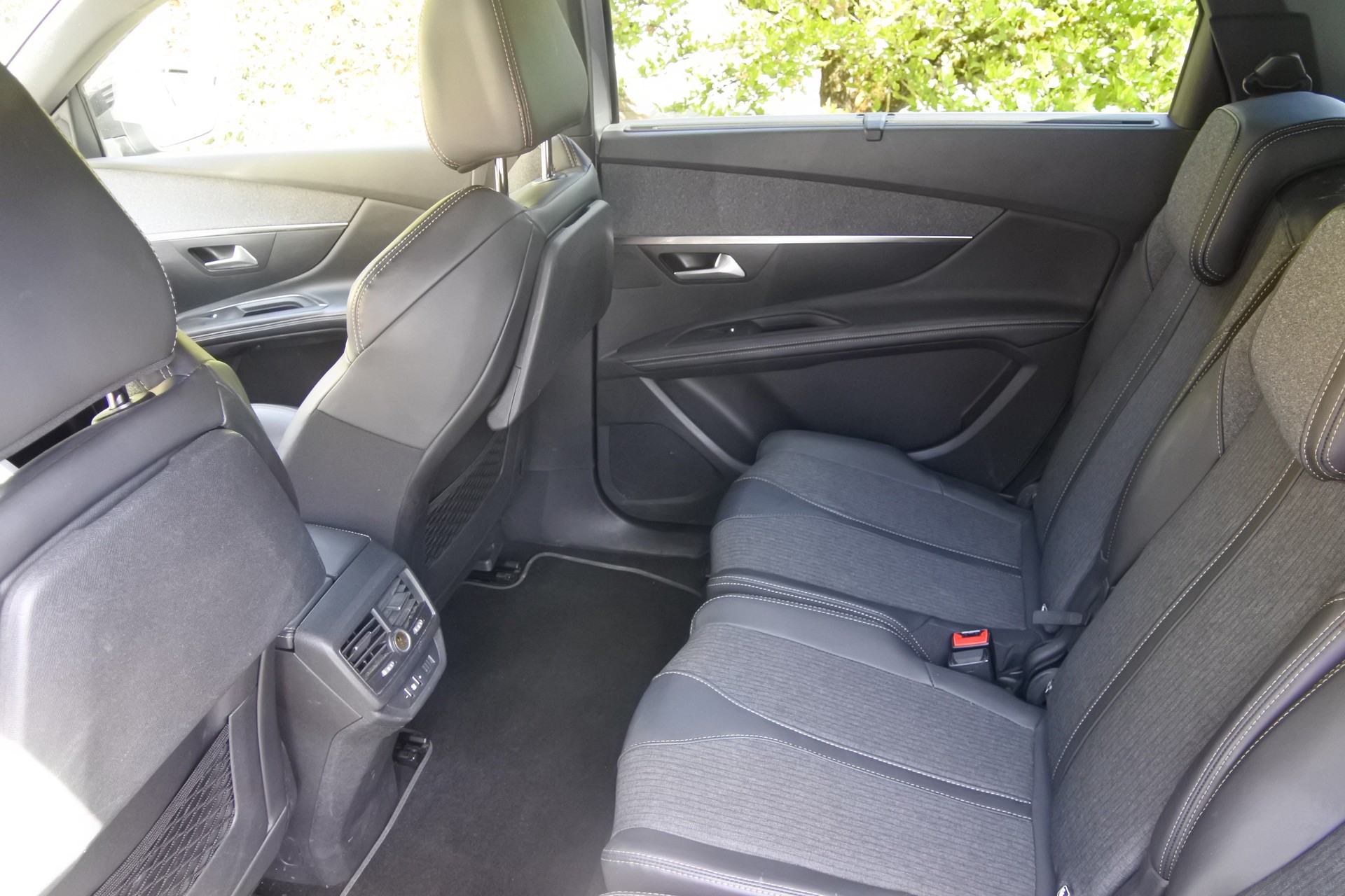 PEUGEOT 1.6 BlueHDi GT Line-image-2
