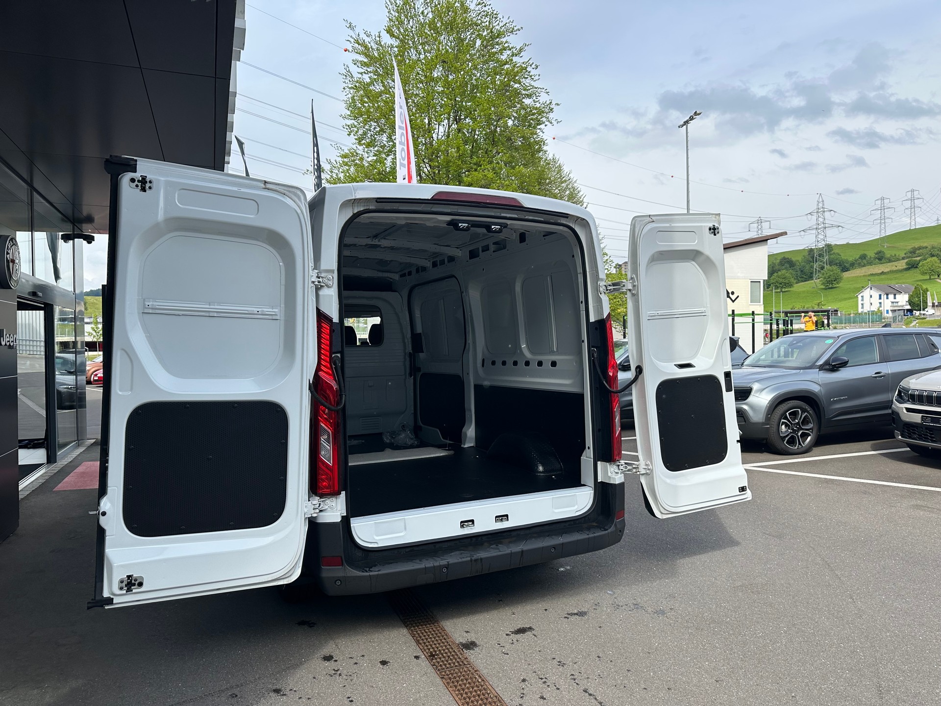 MAXUS Deliver 9 2.0D L3H2 FWD Base-image-13