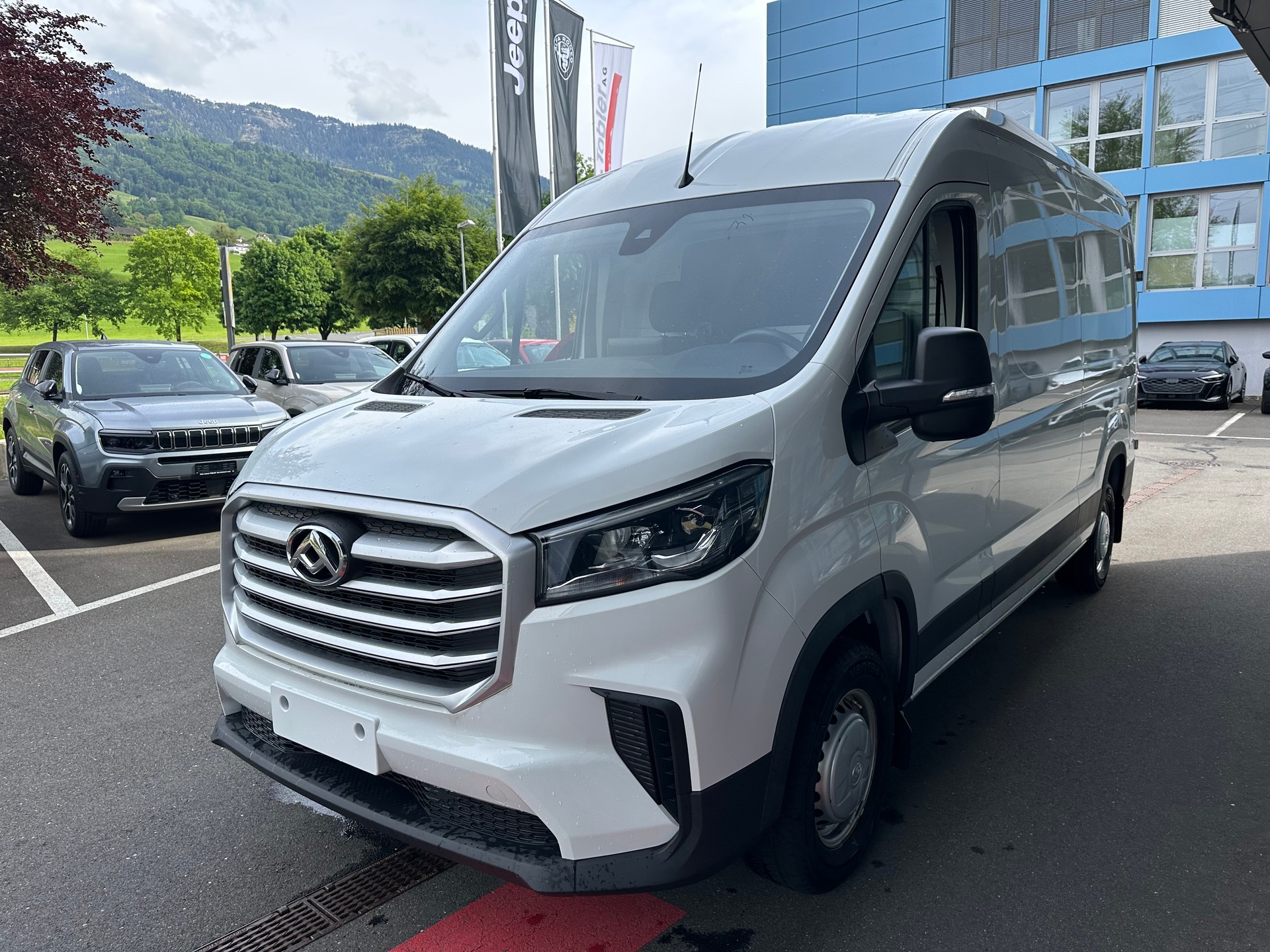 MAXUS Deliver 9 2.0D L3H2 FWD Base-image-8