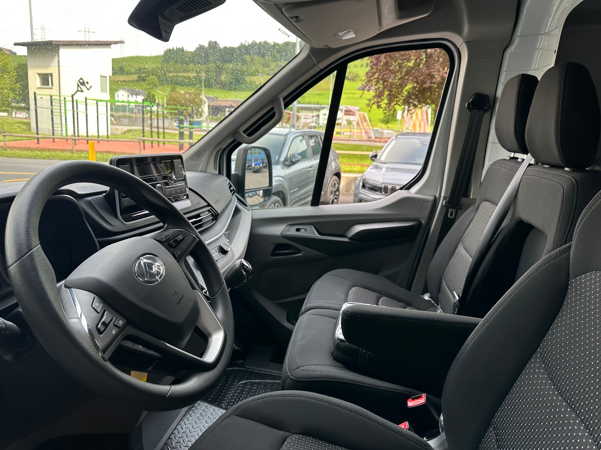 MAXUS Deliver 9 2.0D L3H2 FWD Base-image-11