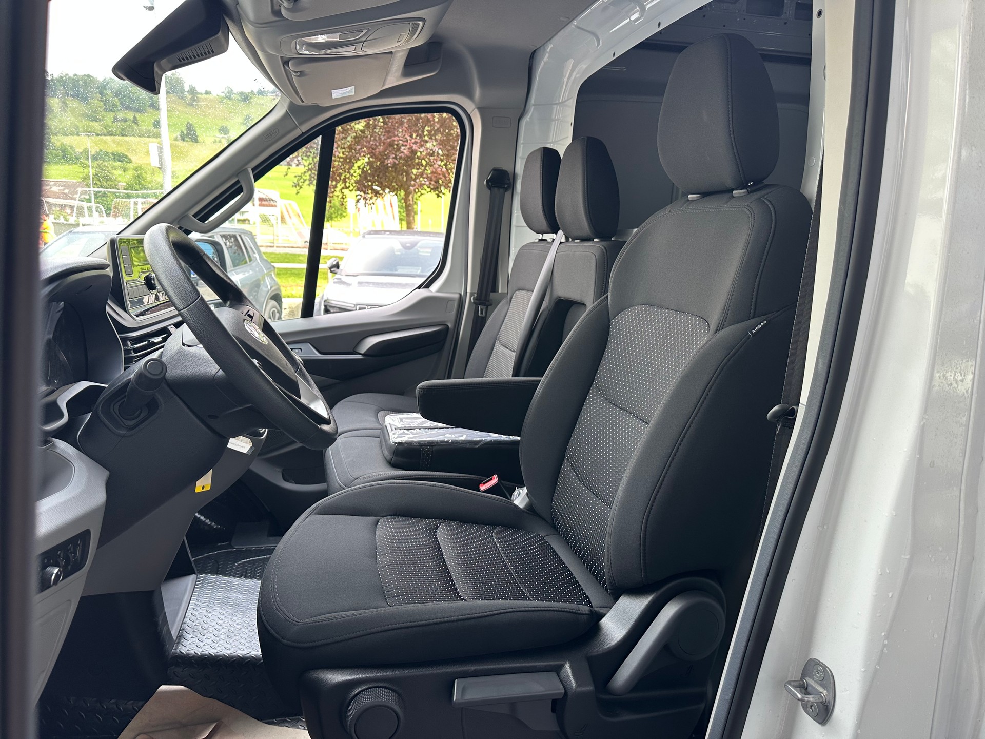 MAXUS Deliver 9 2.0D L3H2 FWD Base-image-12