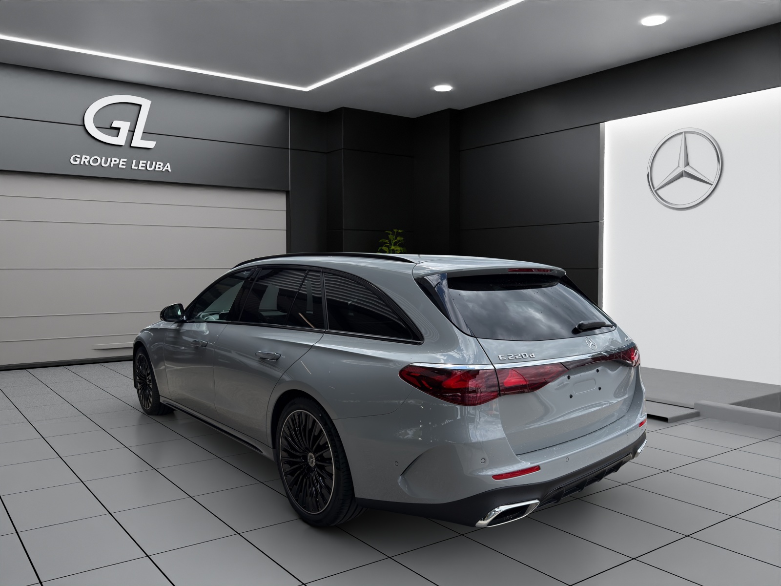MERCEDES-BENZ E 220 d T 4Matic 9G-Tronic-showroom-element-3