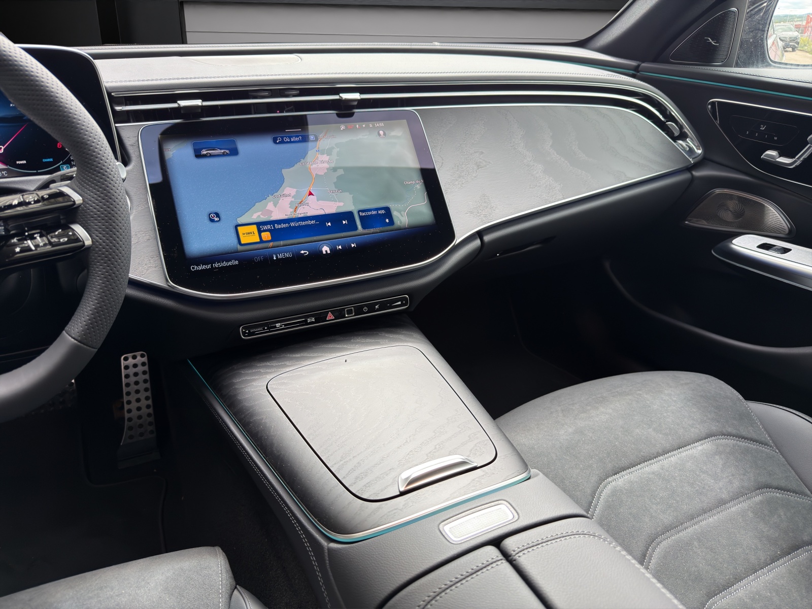 MERCEDES-BENZ E 220 d T 4Matic 9G-Tronic-image-12