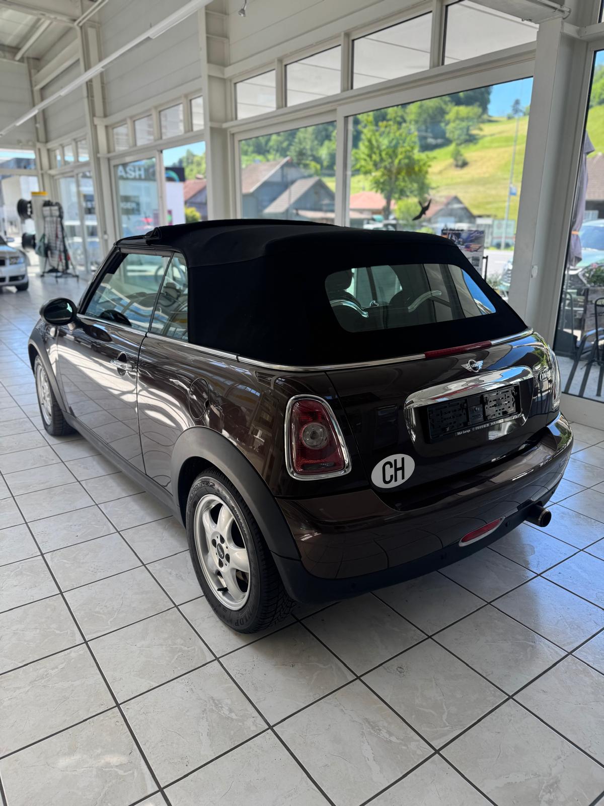 MINI One Cabriolet-image-3