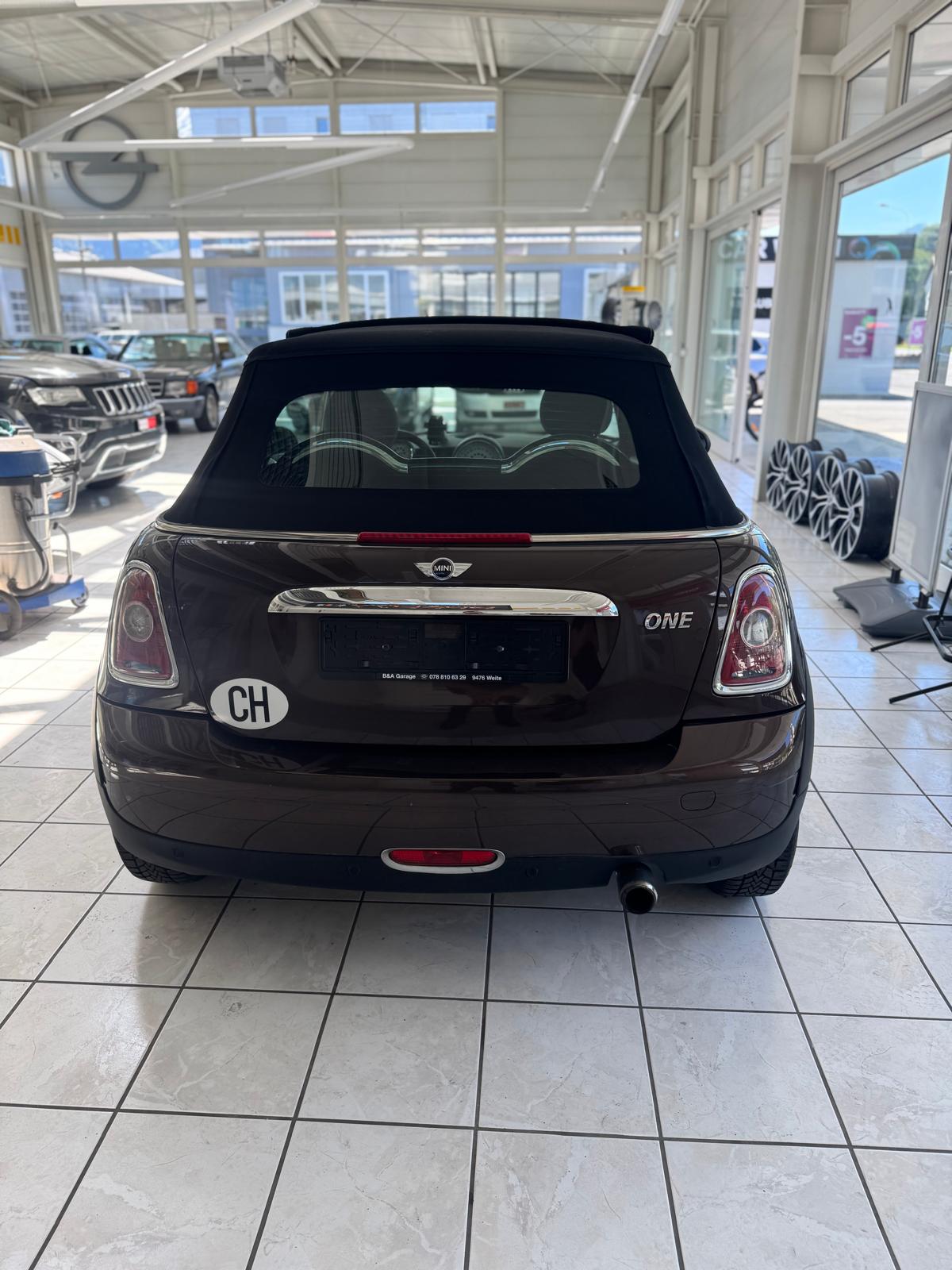MINI One Cabriolet-image-4