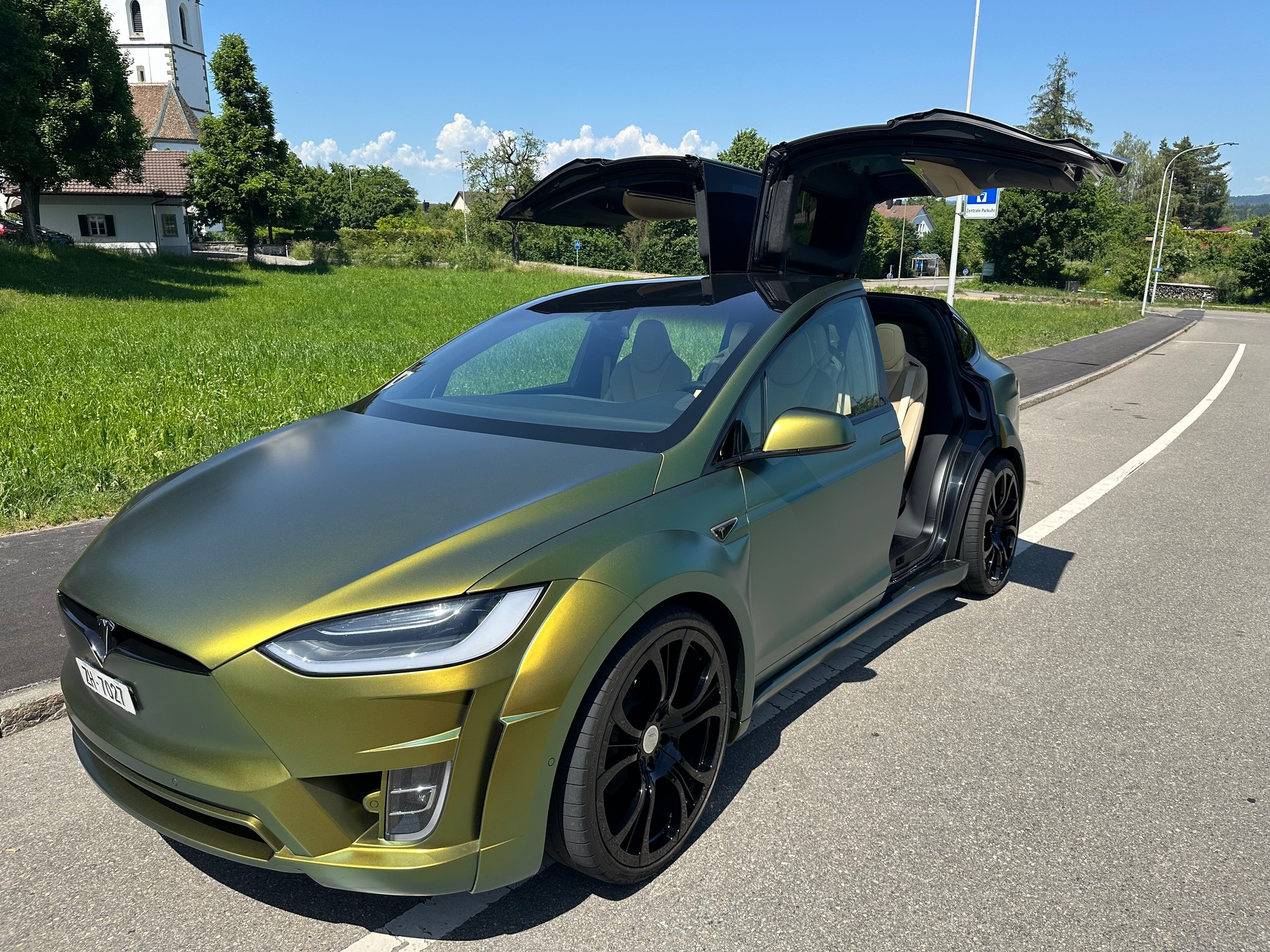 TESLA 90 D