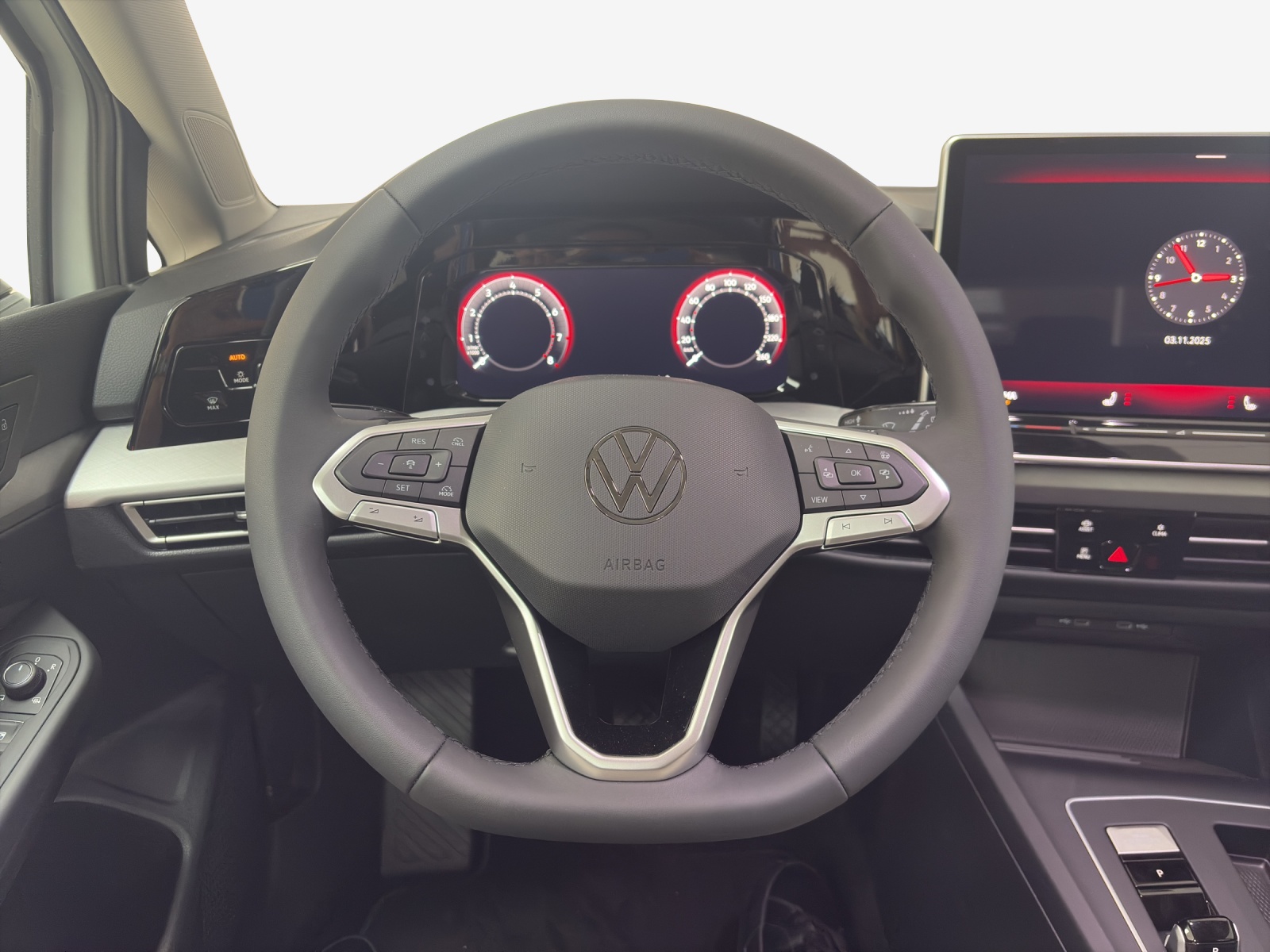 VW Golf Variant 1.5 eTSI mHEV Life-image-9