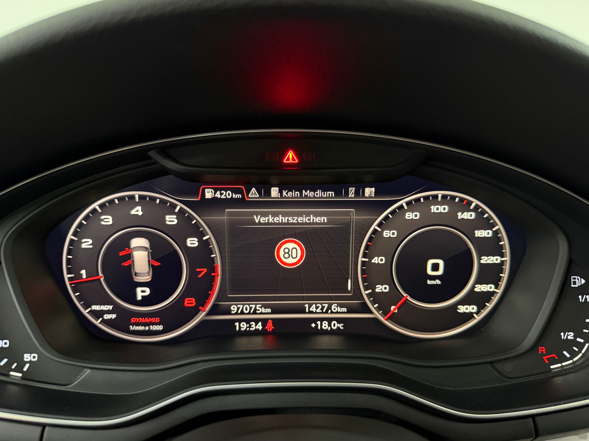 AUDI A4 Avant 2.0 TFSI Sport S-Line 252PS Mythos Black quattro S-tronic-image-13
