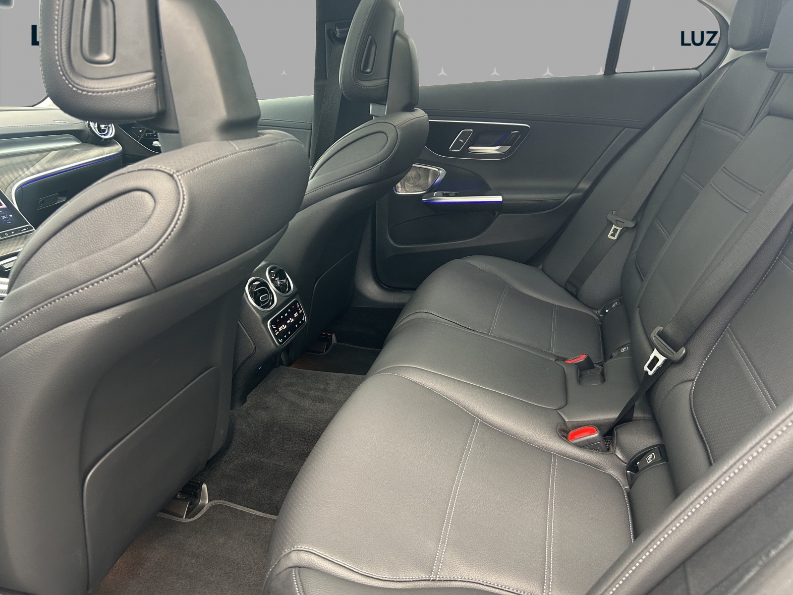 MERCEDES-BENZ C 200 4 Matic-image-13
