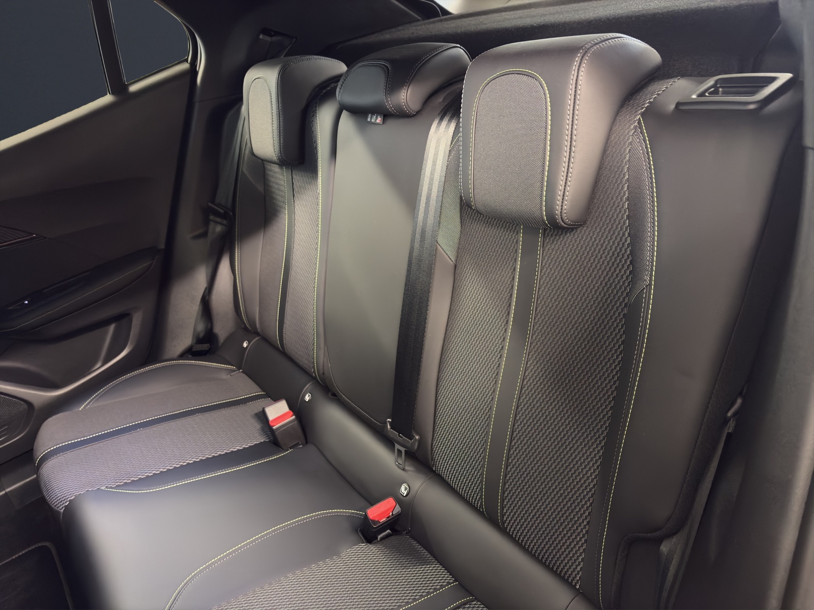 PEUGEOT 2008 1.2 PureTech GT-image-16