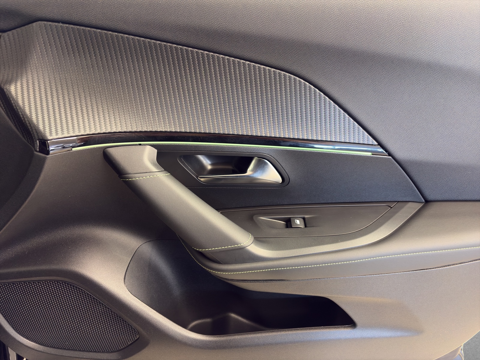 PEUGEOT 2008 1.2 PureTech GT-image-10