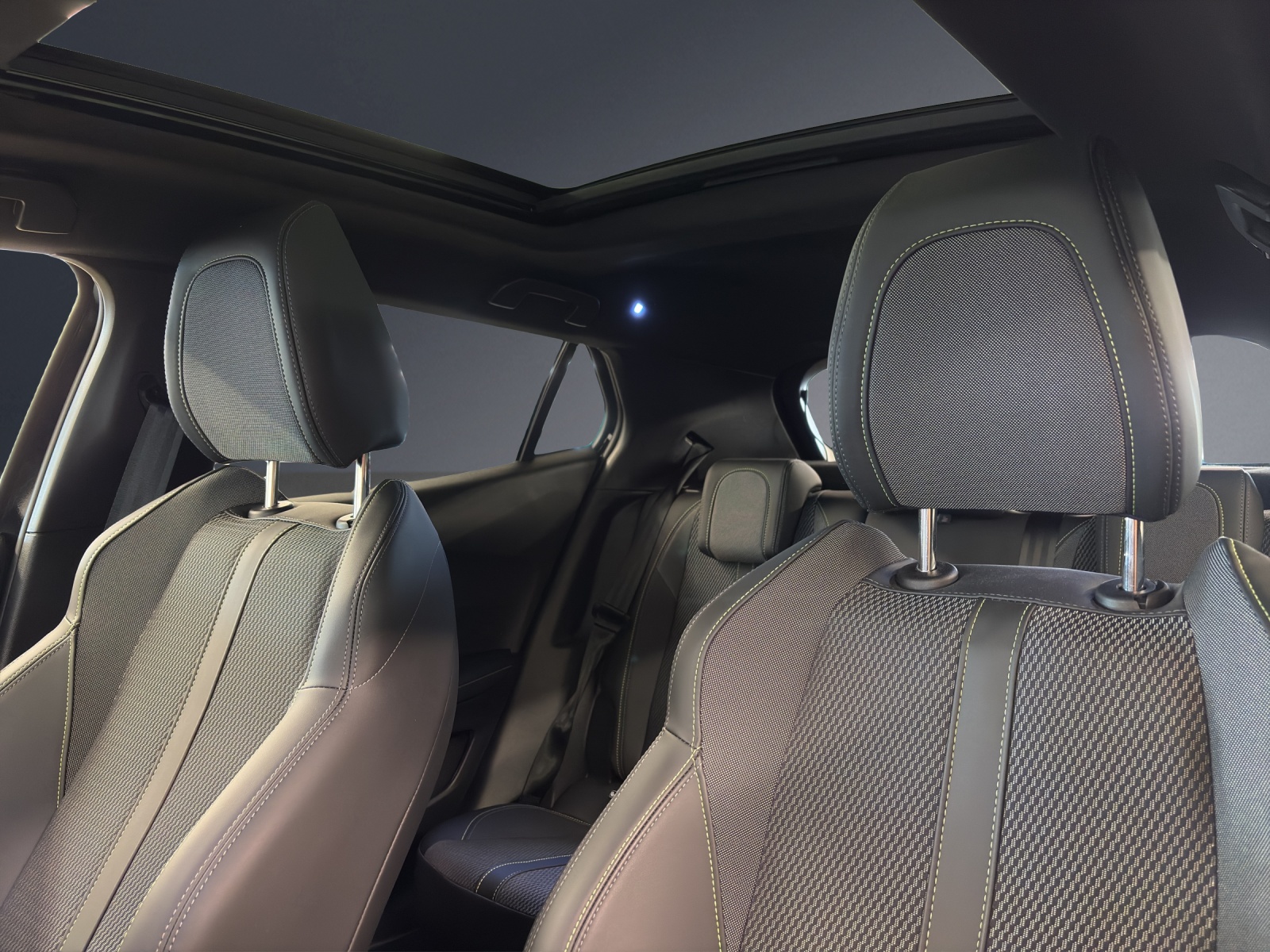PEUGEOT 2008 1.2 PureTech GT-image-7