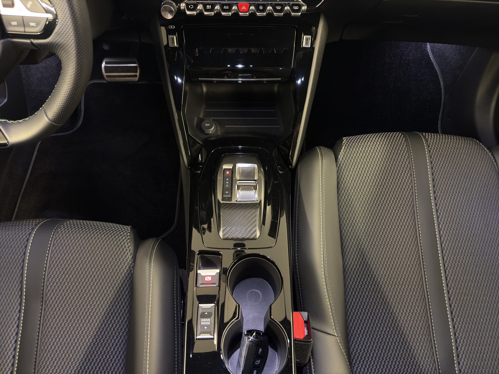 PEUGEOT 2008 1.2 PureTech GT-image-15